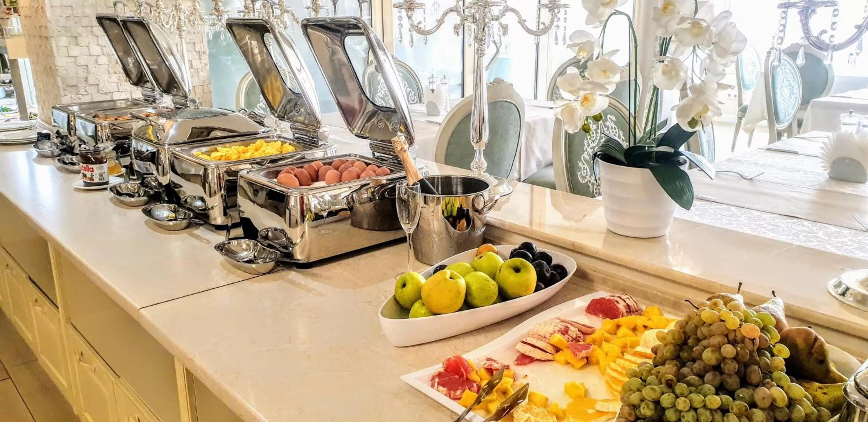 Food and drinks in Bristol Central Park Hotel