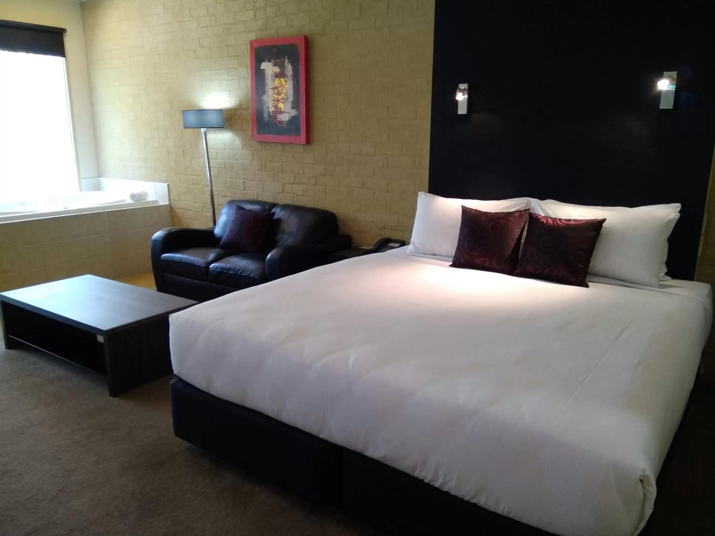 Bedroom, Bed in Madison Spa Motel - Adults Only