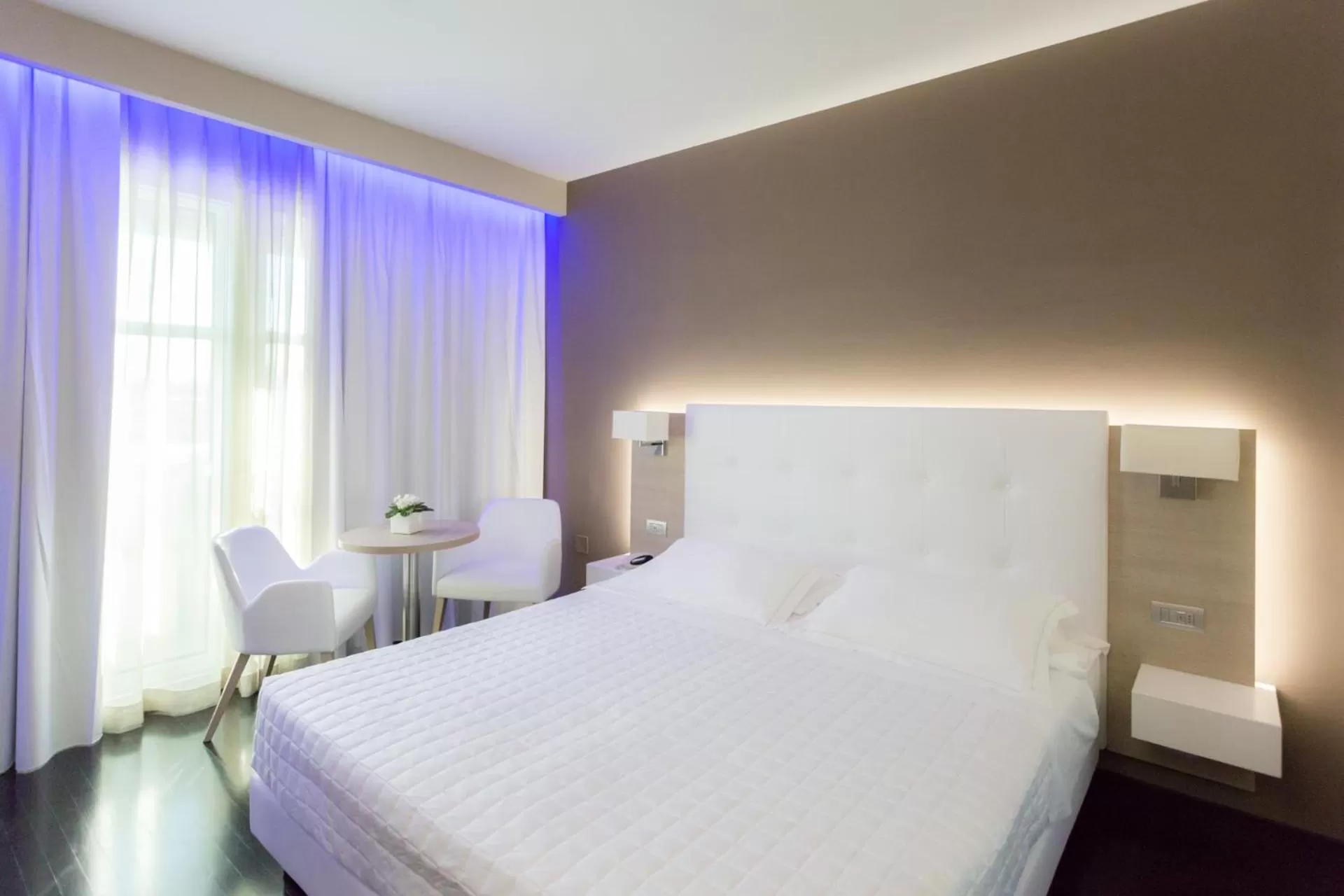 Bed in Raffaello Hotel & Mooka Restaurant