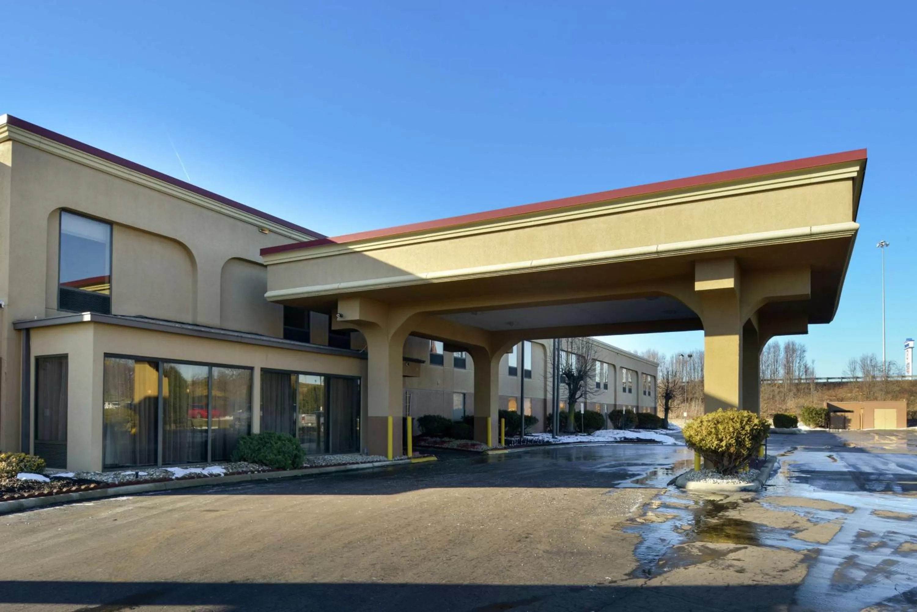 Property building in Hampton Inn Columbus-East