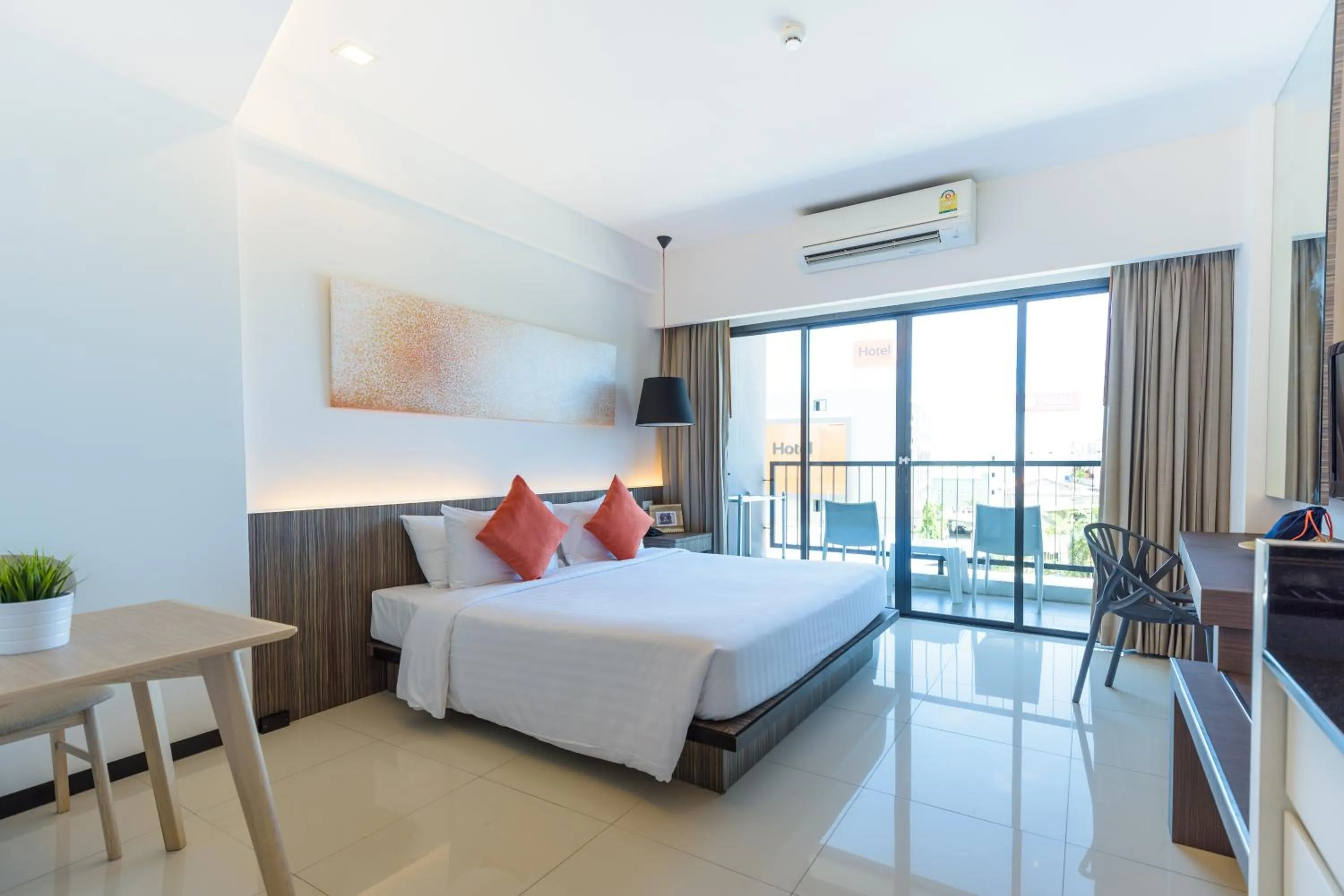 Bedroom, Bed in Hotel J Residence Pattaya