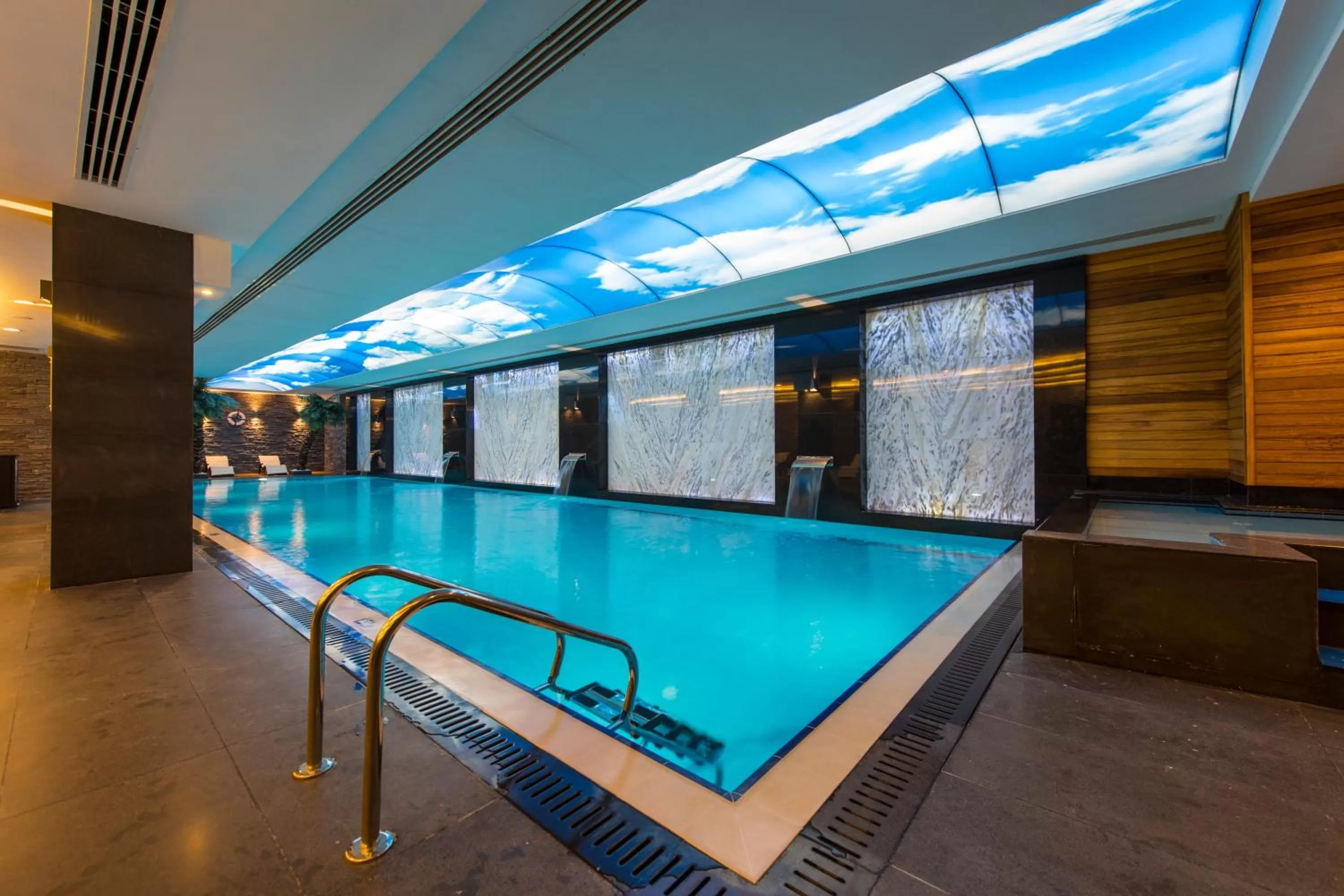 Swimming pool in Park Inn by Radisson Ankara Cankaya