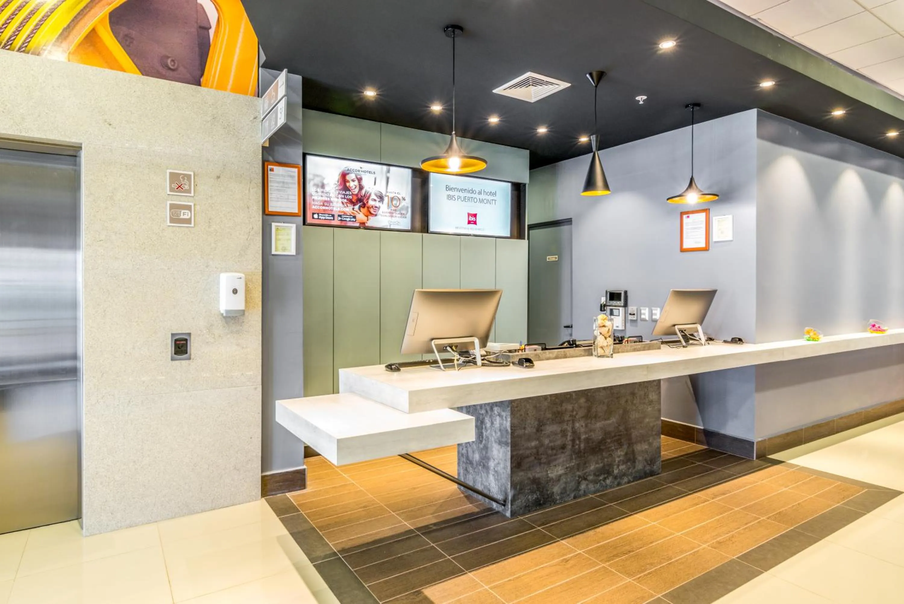 Lobby or reception in ibis Puerto Montt