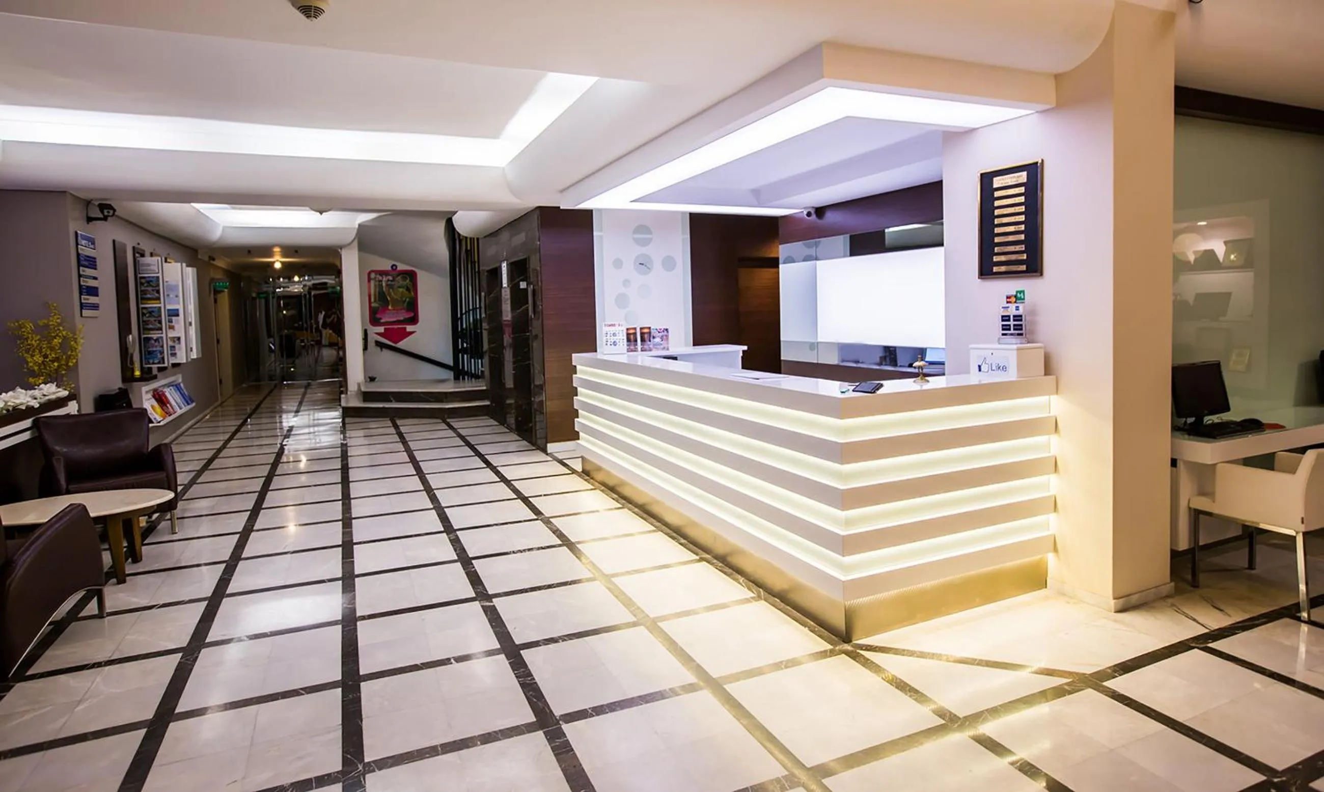 Lobby or reception in Derici Hotel