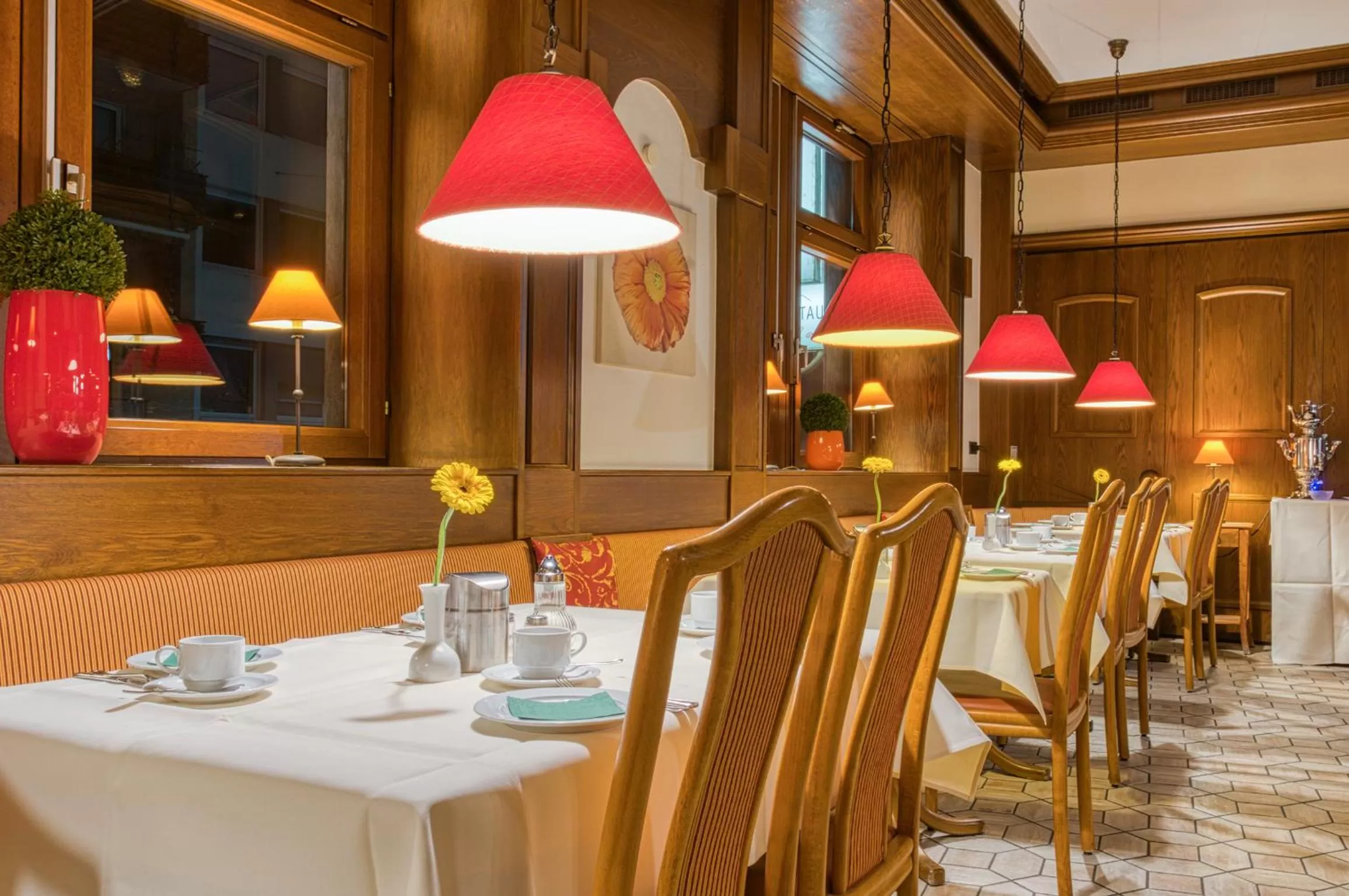 Restaurant/places to eat in Sautter Hotel Stuttgart City