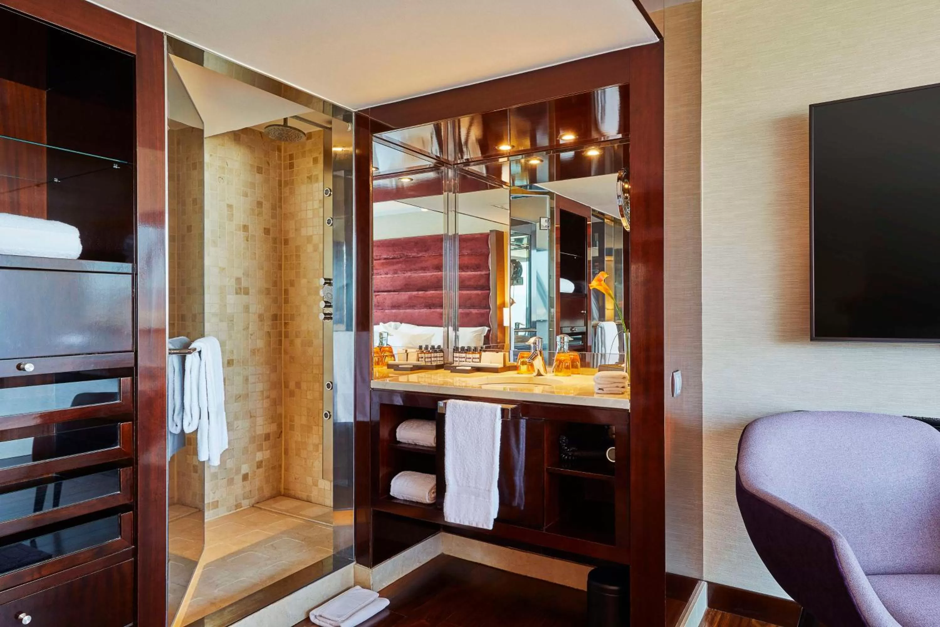 Photo of the whole room in Hyatt Regency Barcelona Tower