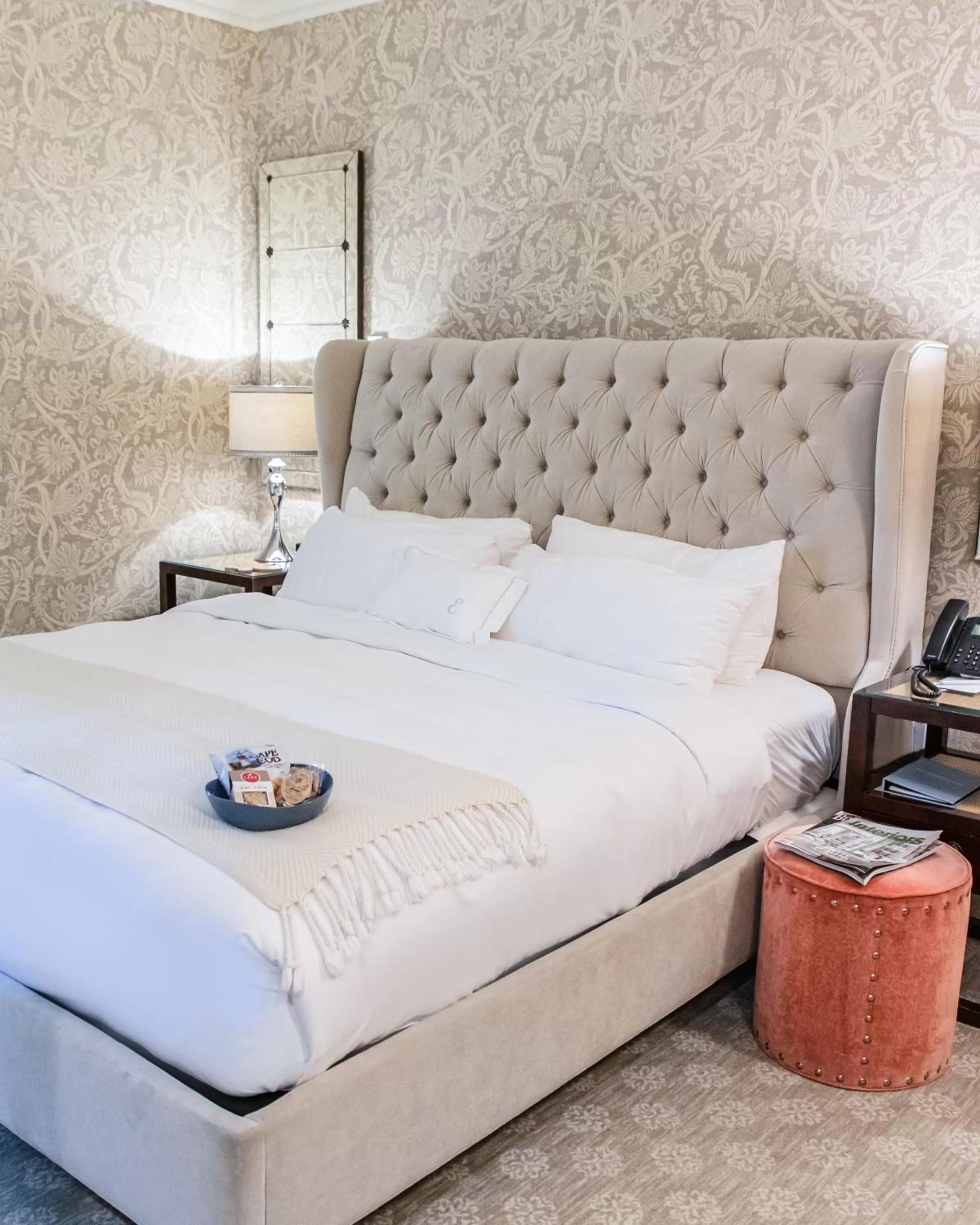 Bed in The Inn at Hastings Park, Relais & Châteaux