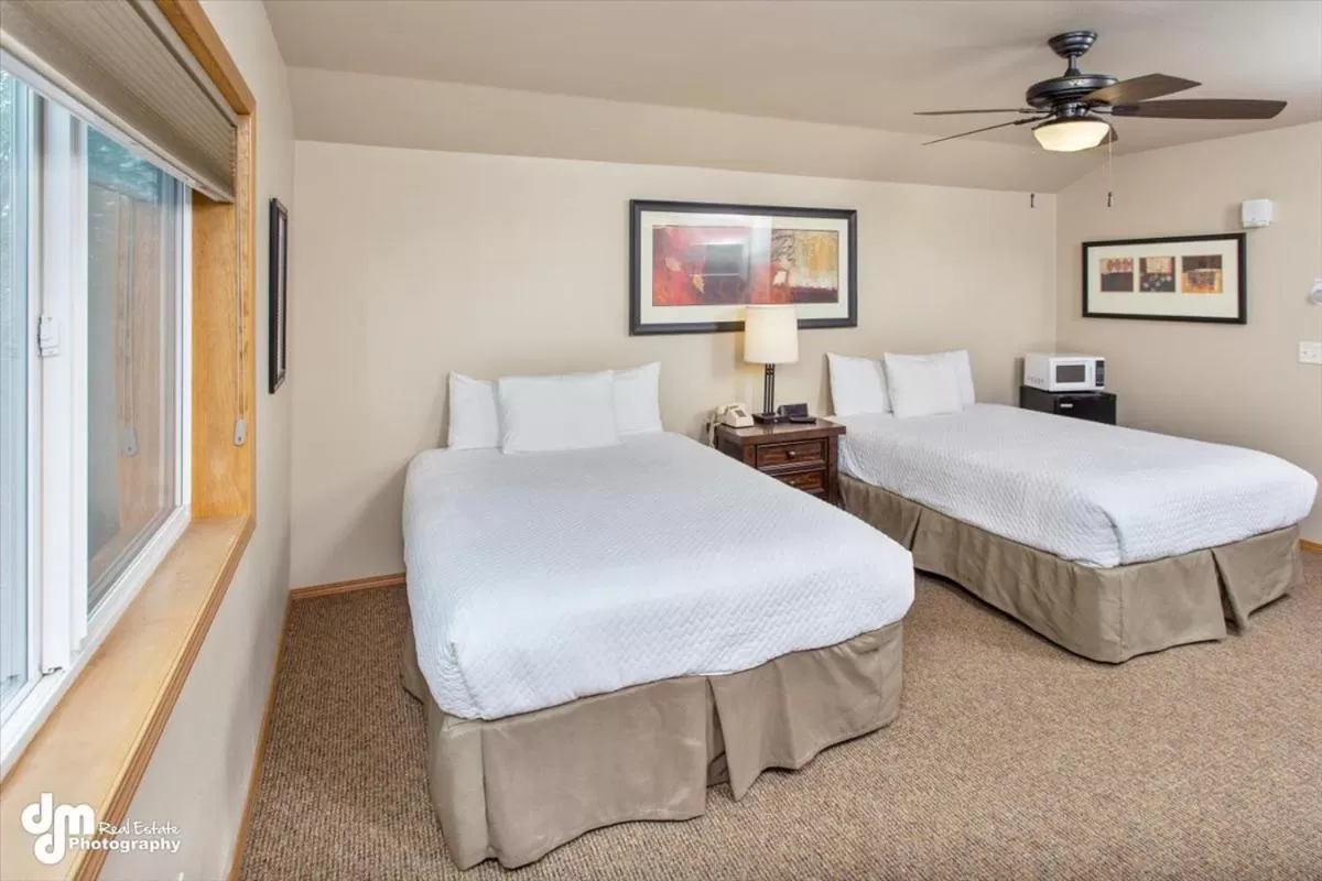 Bed in Kenai Airport Hotel