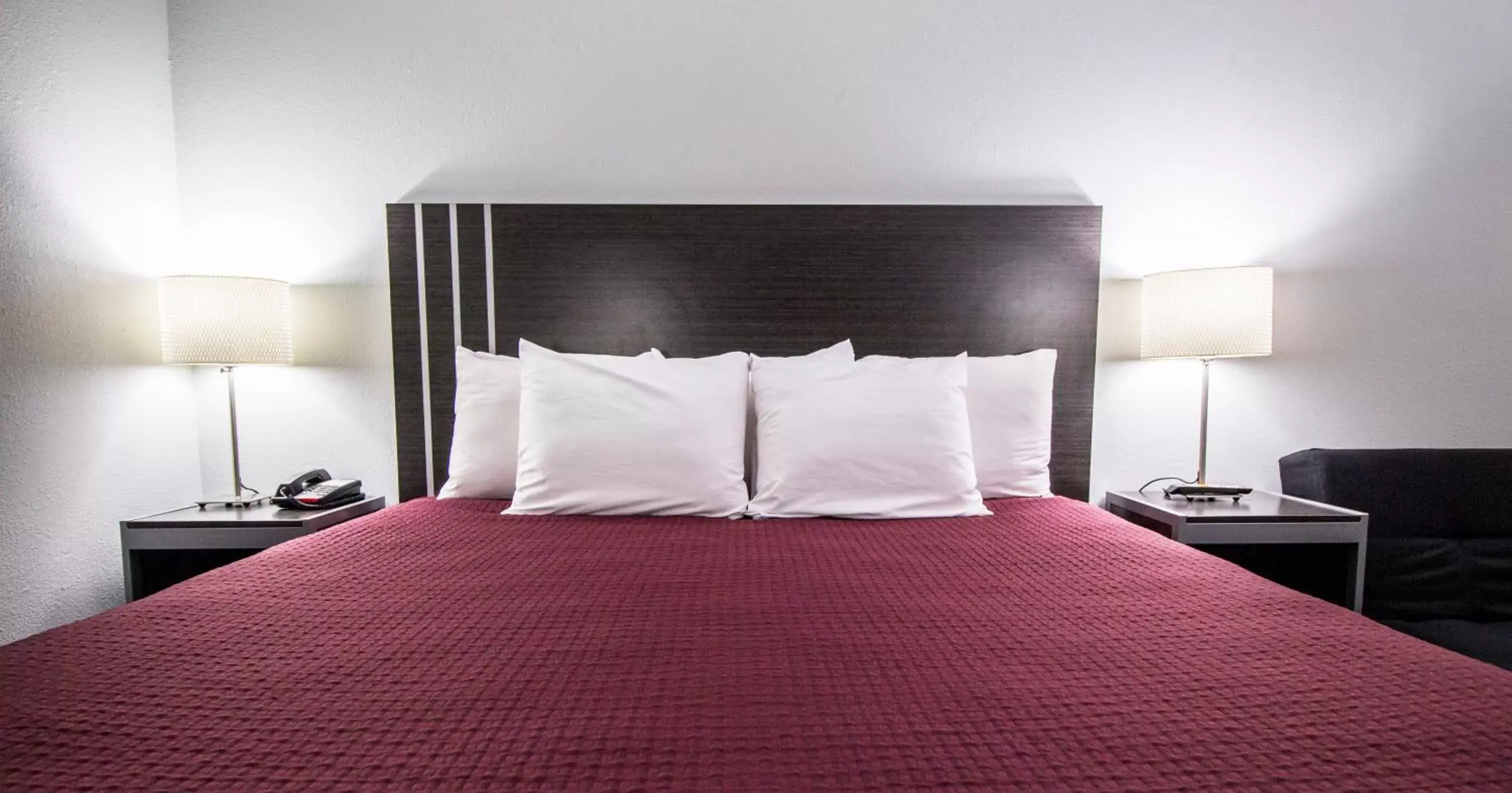 King Room - Non-Smoking in Brick Lodge Atlanta/Norcross King Room - Non-Smoking in Brick Lodge Atlanta/Norcross