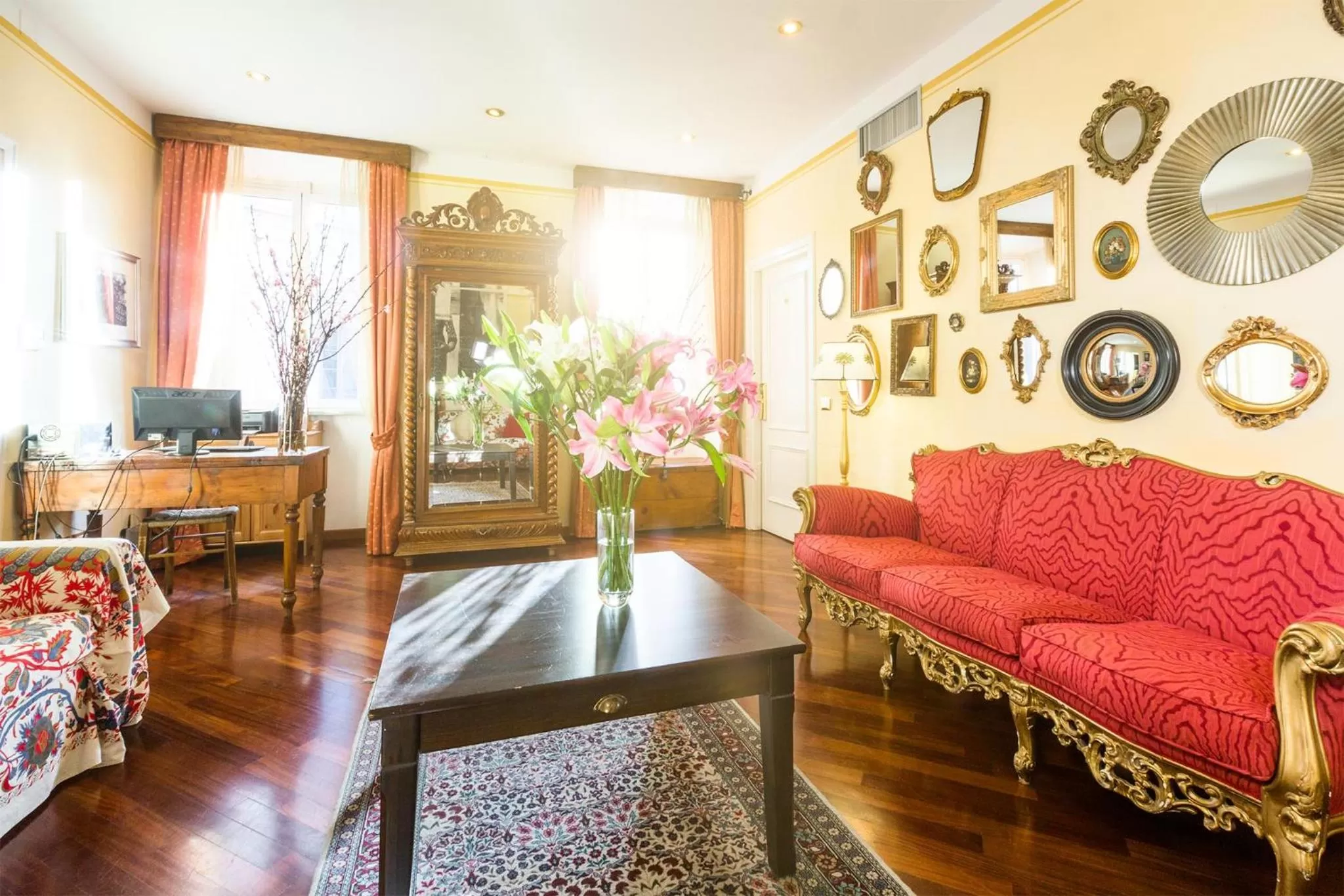 Communal lounge/ TV room in Casa De' Fiori