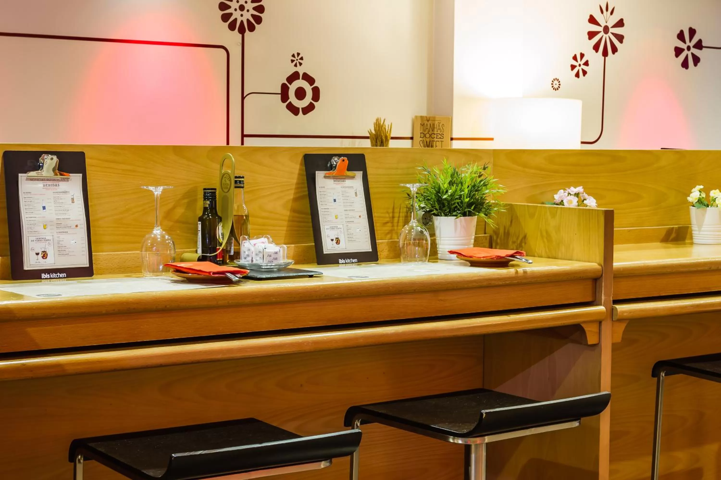 Restaurant/places to eat in ibis Porto Centro São Bento