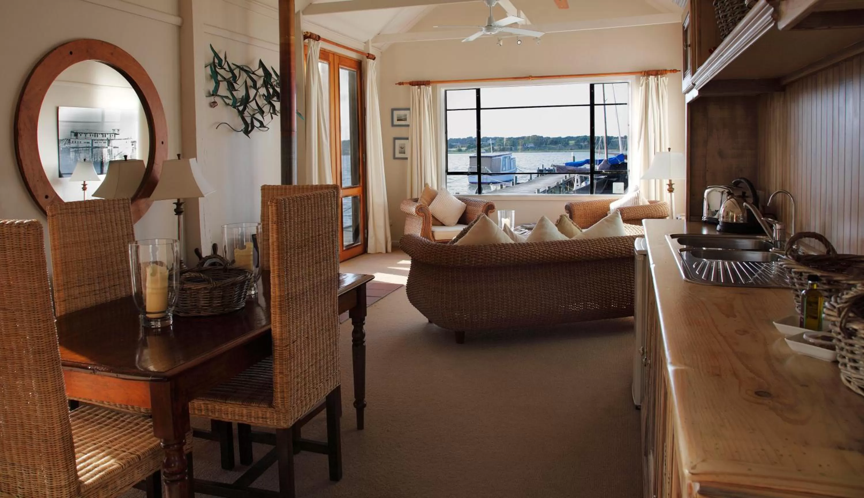 Living room in Boathouse - Birks River Retreat