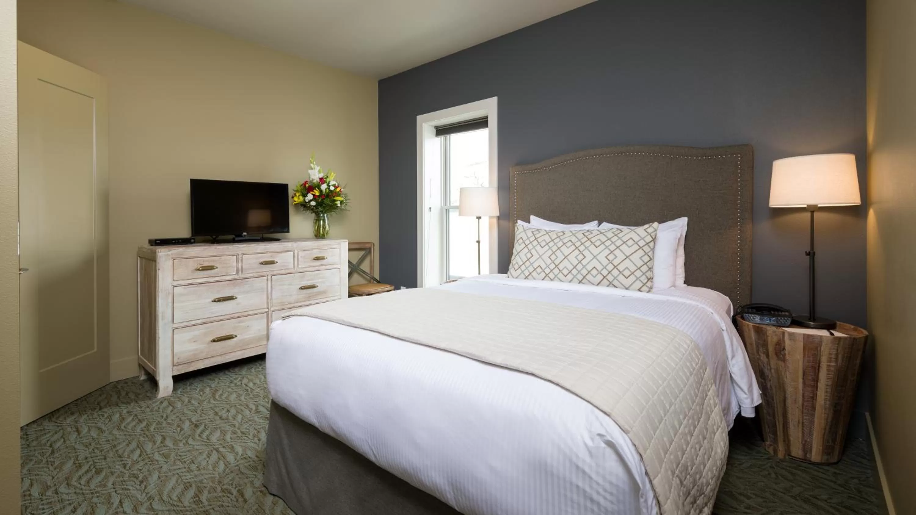 Decorative detail, Bed in Inn at Lynden