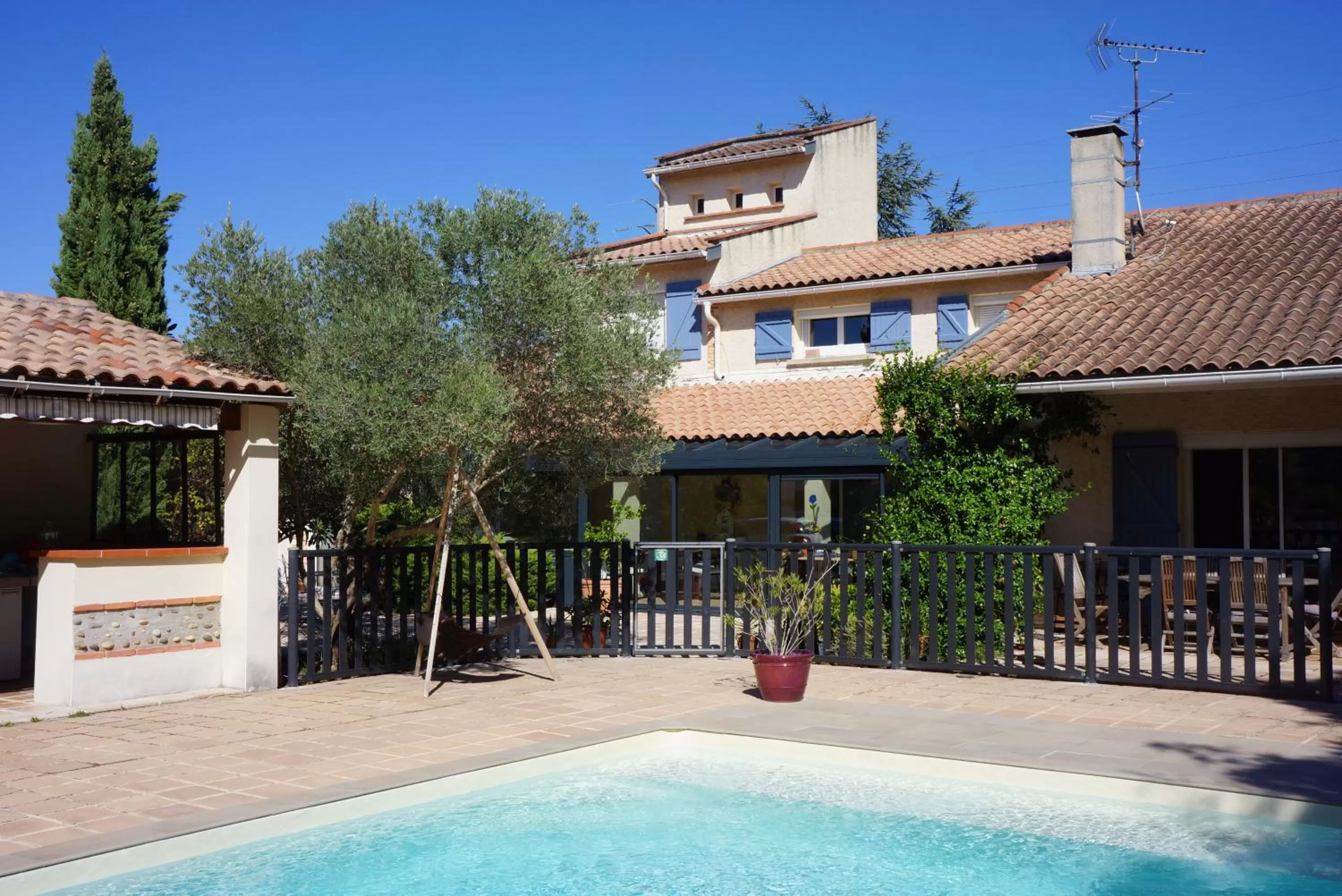 Property building, Swimming Pool in Les Hauts de Beillard