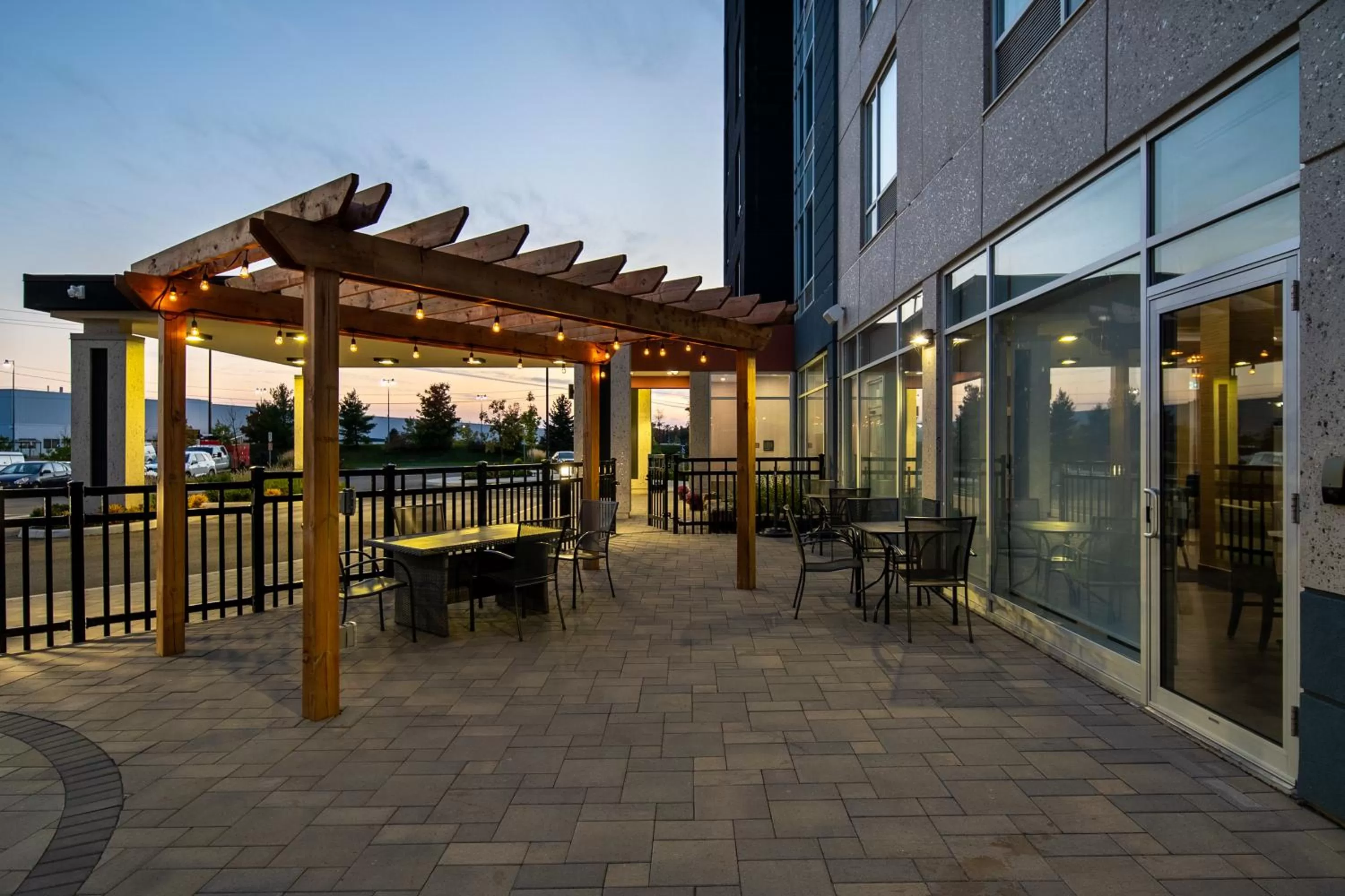 Patio in TownePlace Suites by Marriott Brantford and Conference Centre