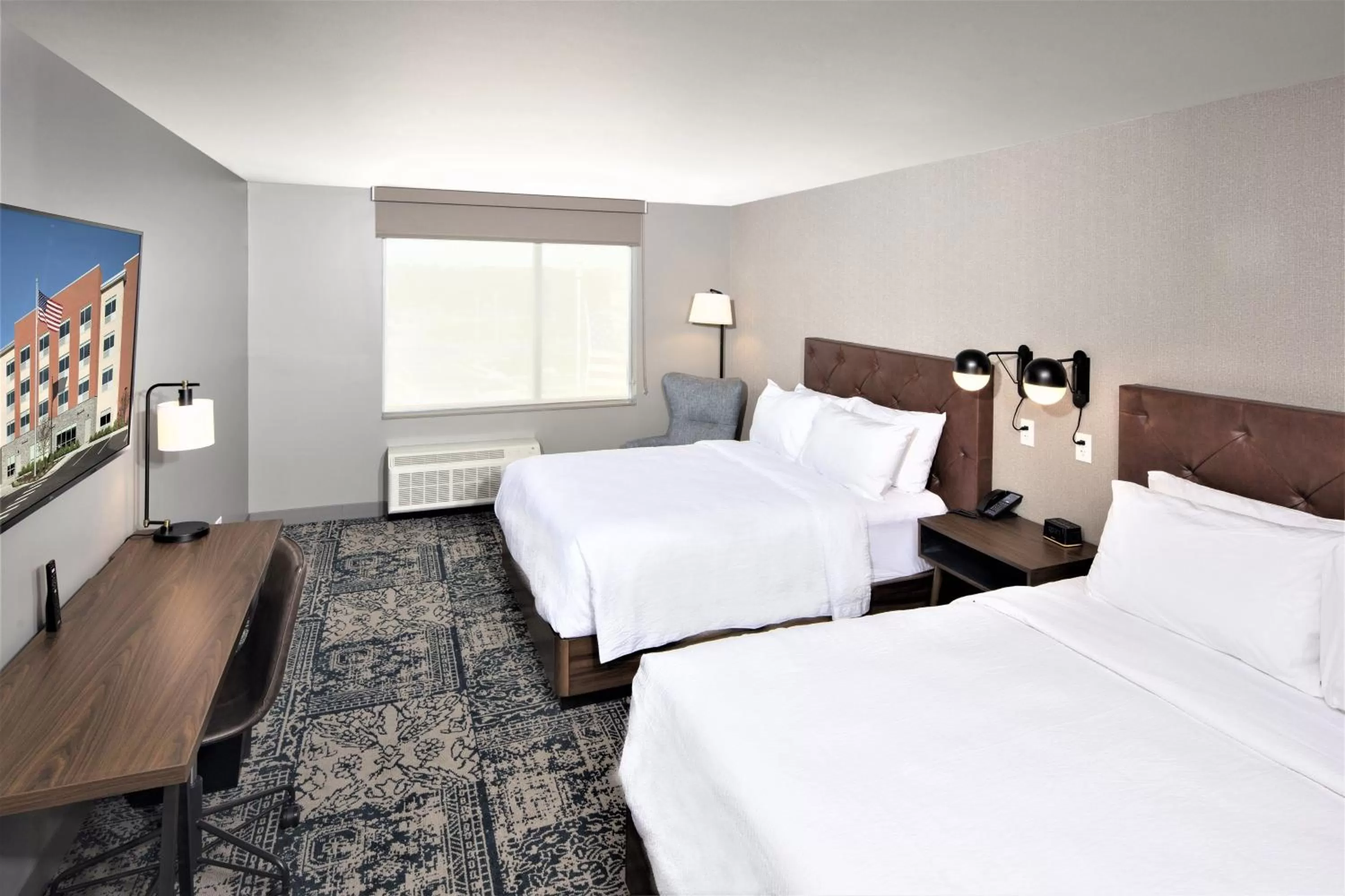 Photo of the whole room, Bed in Four Points by Sheraton Albany