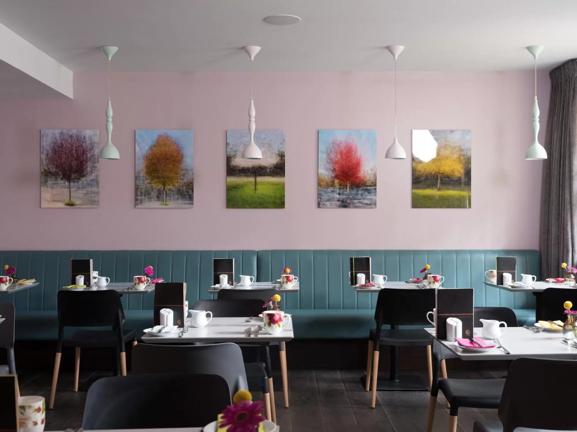 Restaurant/places to eat in Signature Townhouse London Hyde Park