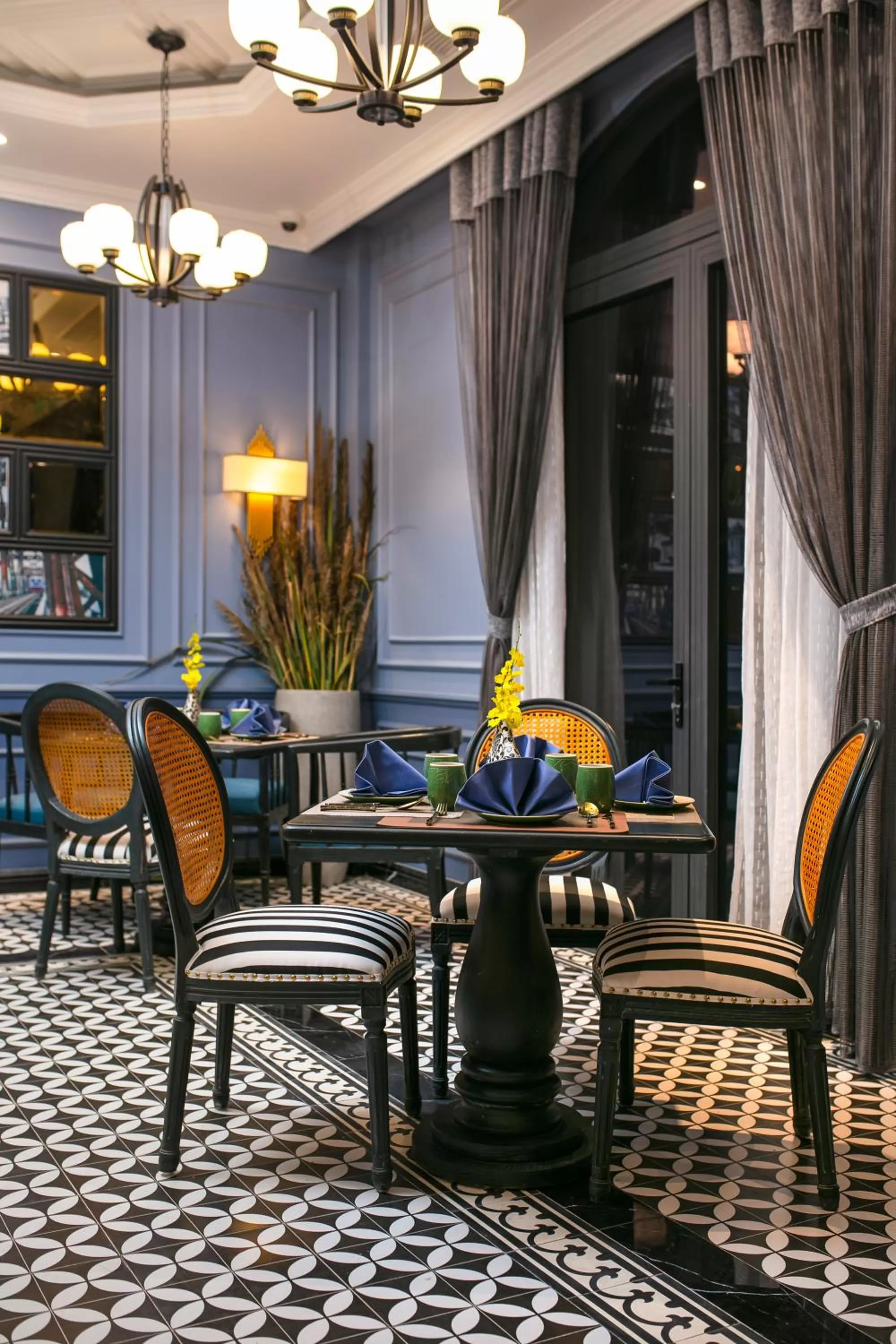 Restaurant/places to eat in The Exquisite HaLong Hotel