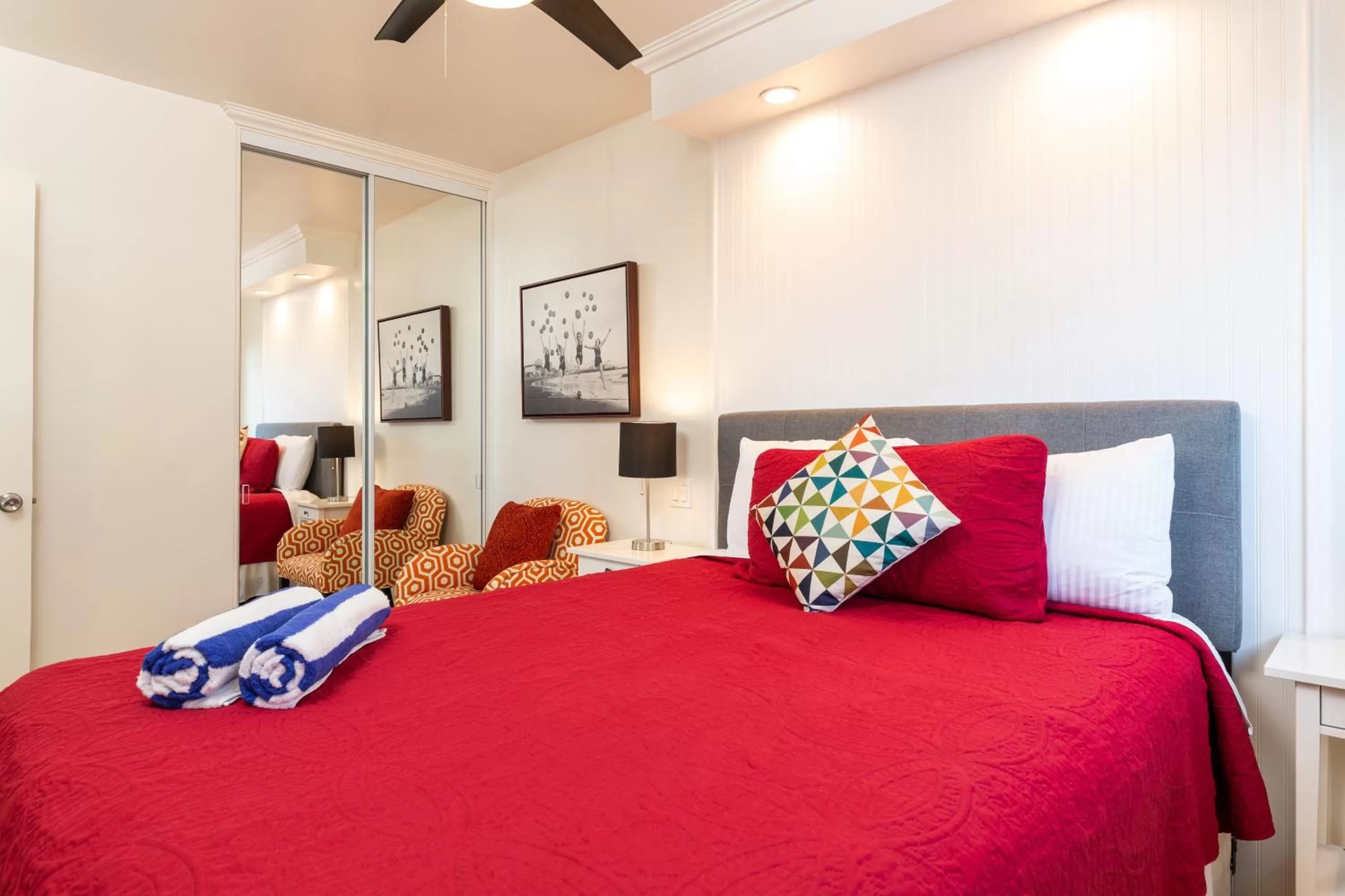 Bedroom, Bed in The Sea View Inn At The Beach