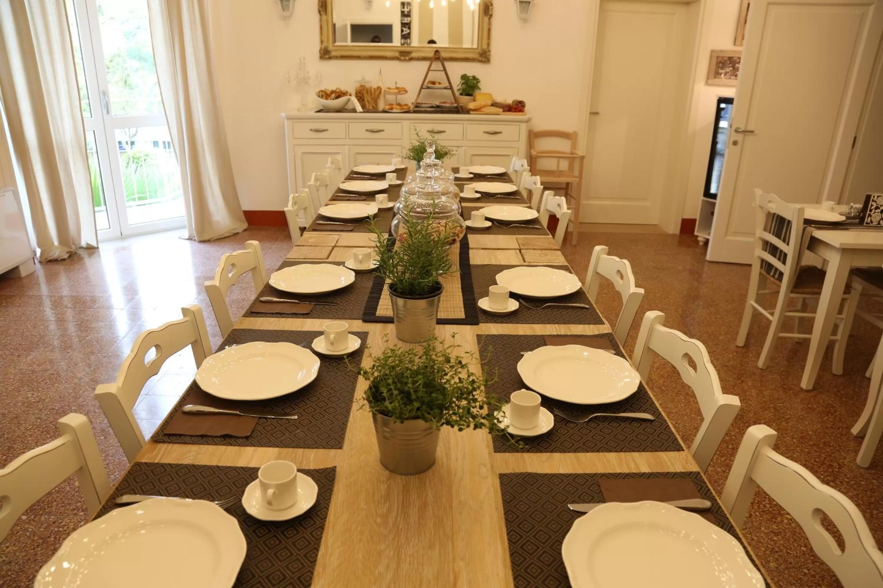 Communal lounge/ TV room in Palazzo Bignami