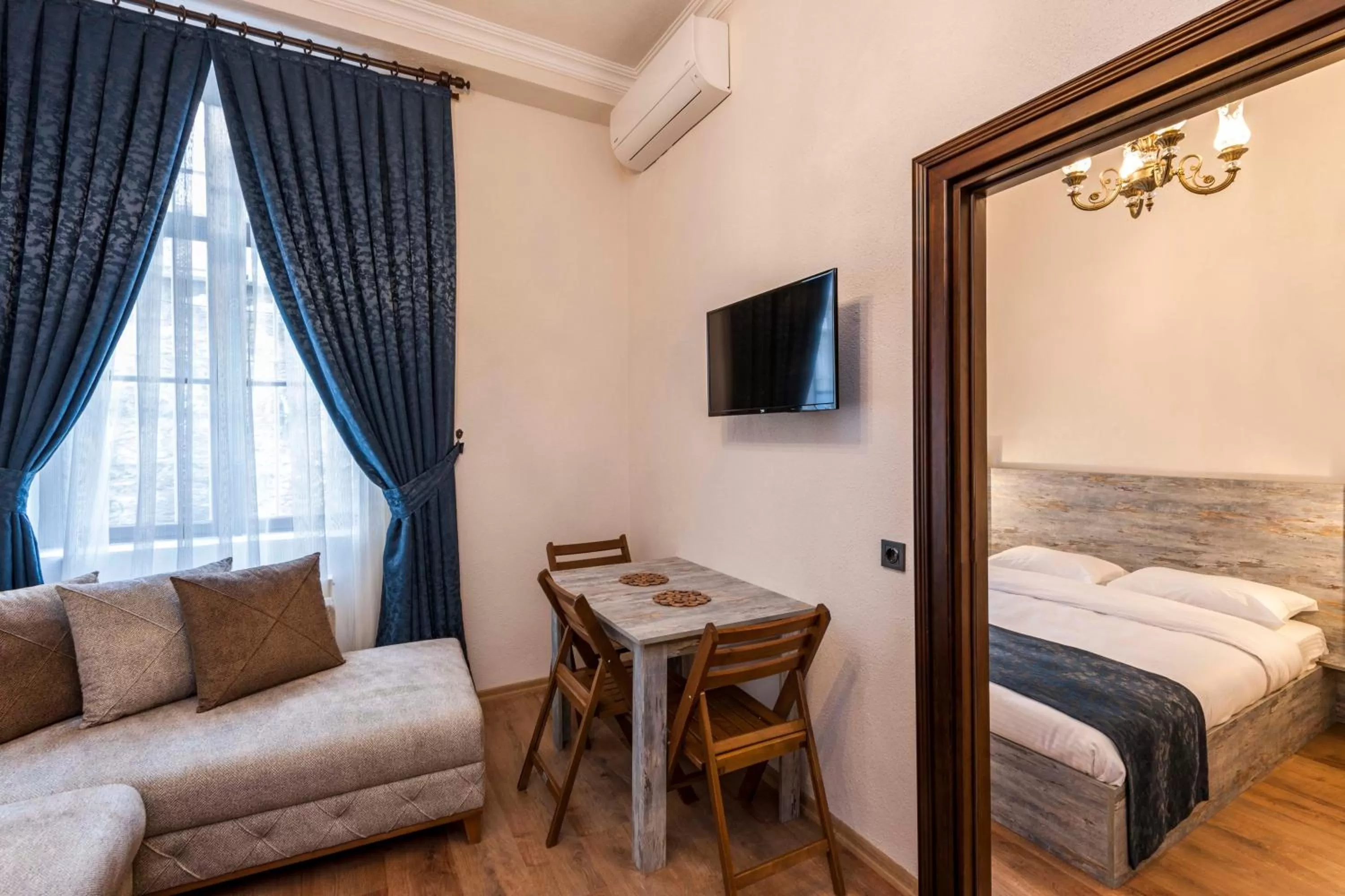 Photo of the whole room, Bed in Element Garden