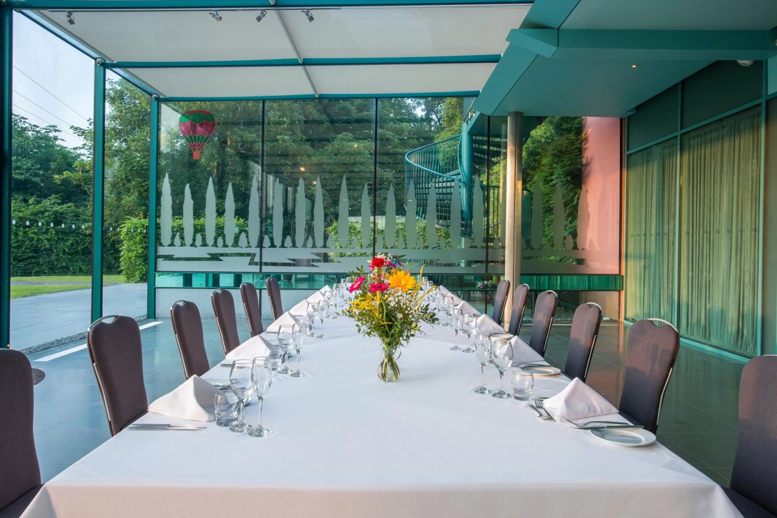 Restaurant/places to eat in Crowne Plaza Marlow by IHG