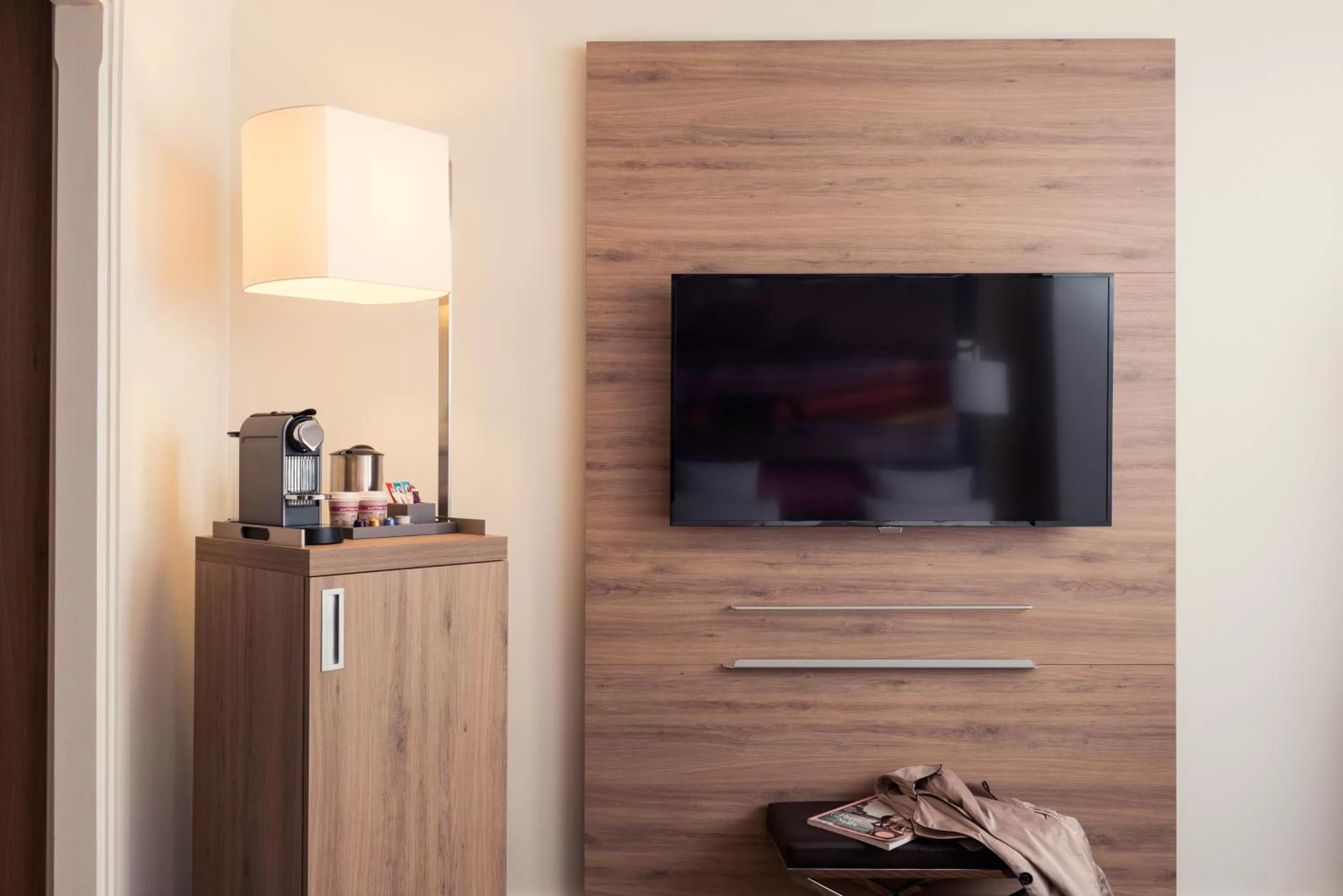TV and multimedia in Mercure Paris Boulogne