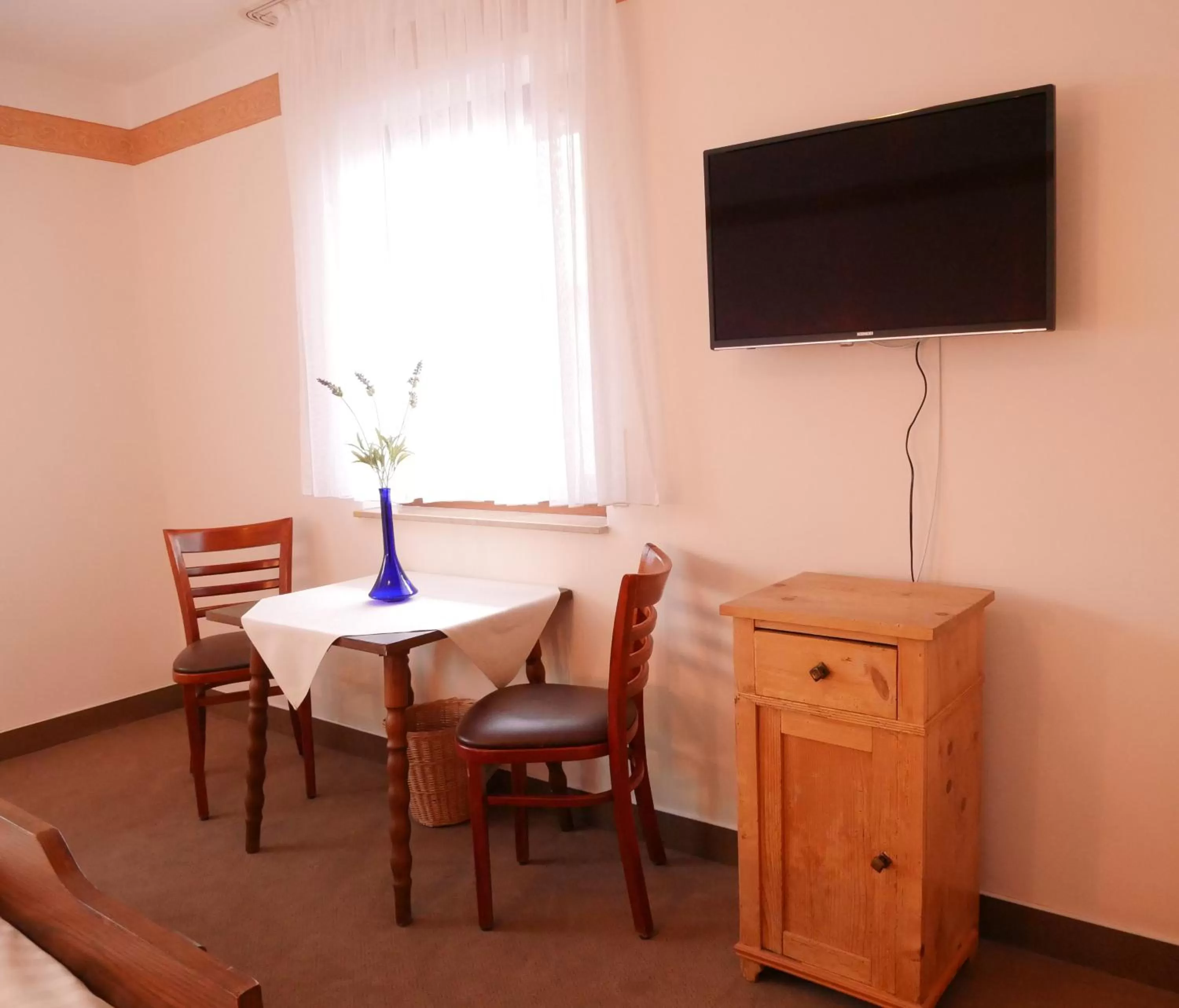 TV and multimedia, TV/Entertainment Center in Gasthaus Engel