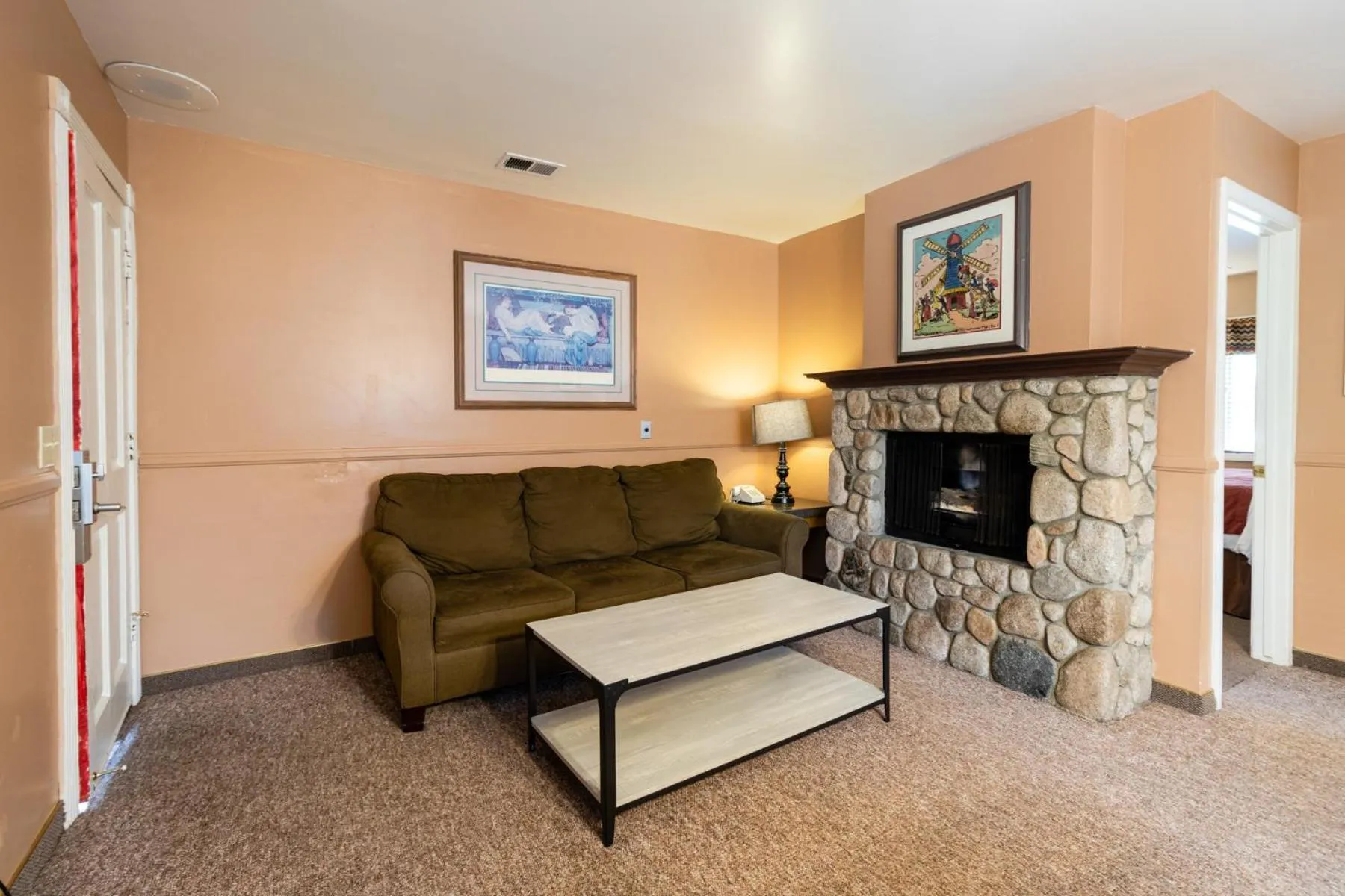 Saddleback Inn at Lake Arrowhead