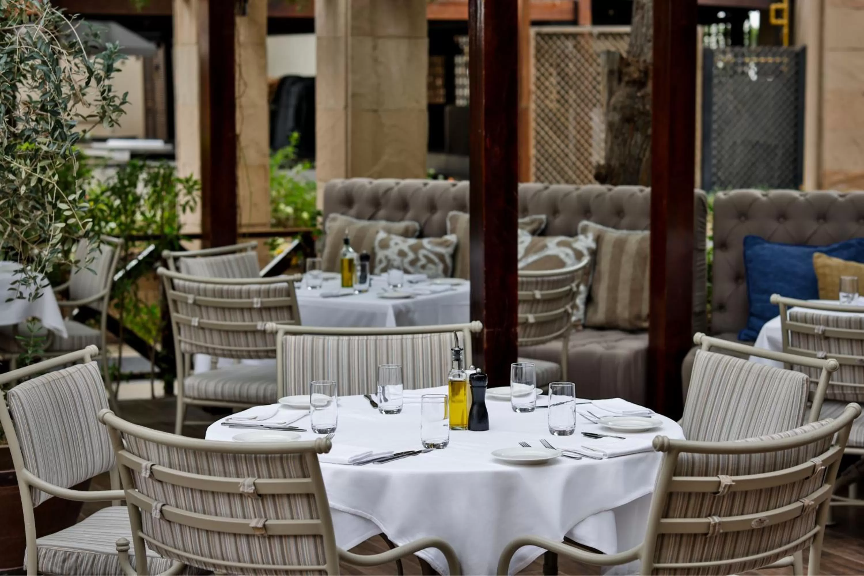 Restaurant/places to eat in Le Méridien Dubai Hotel & Conference Centre