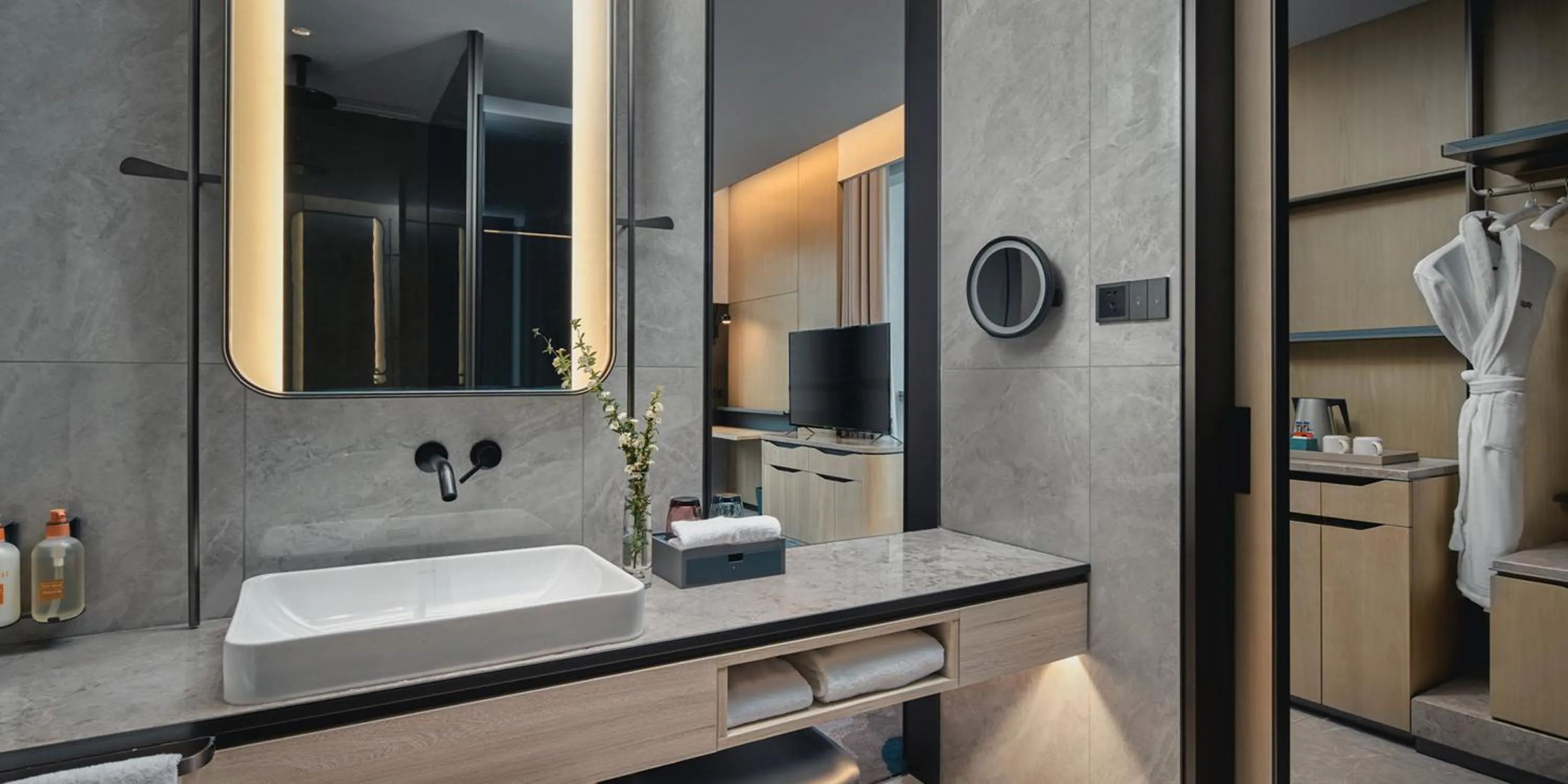 Bathroom in Crowne Plaza Hangzhou Riverside by IHG