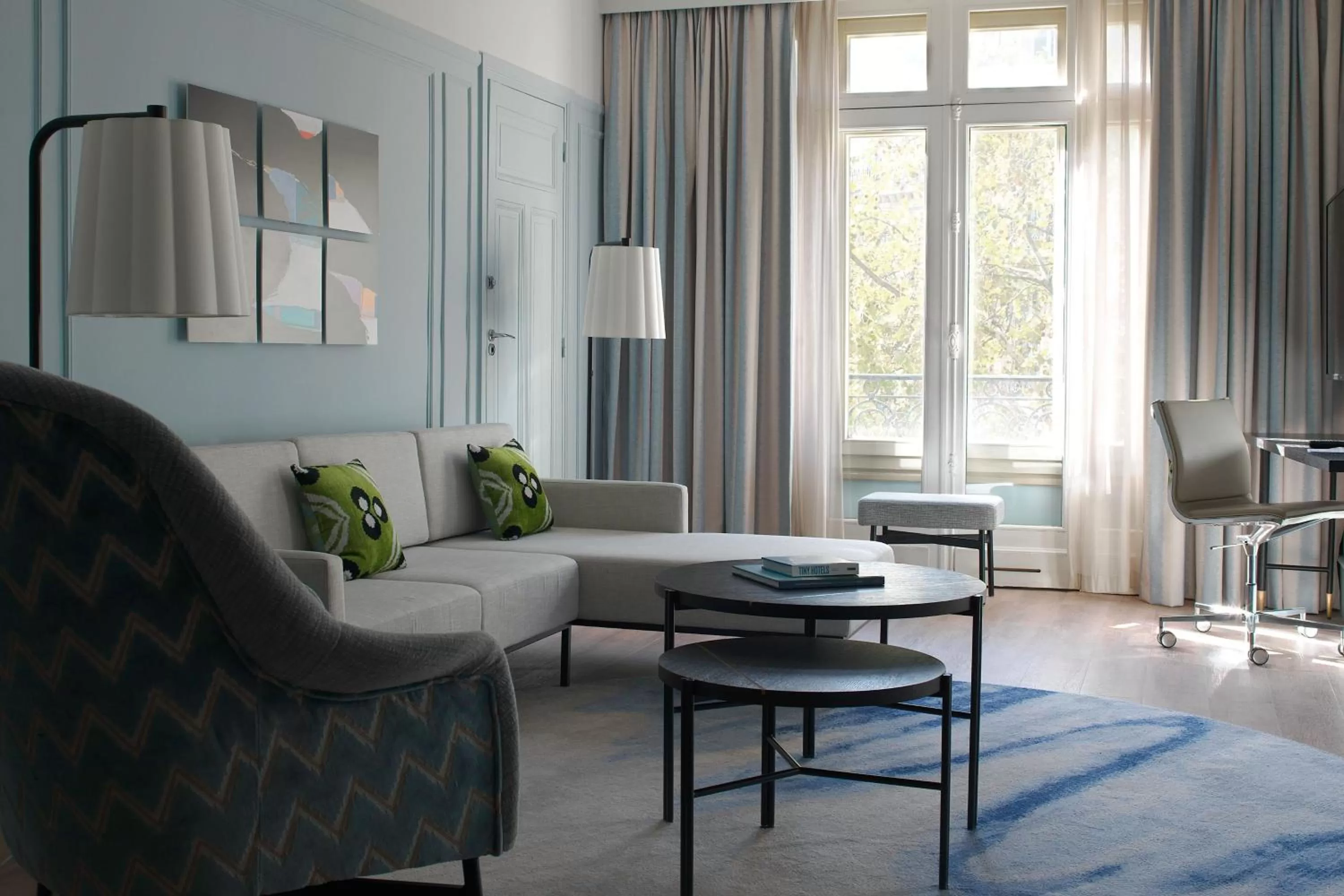 Photo of the whole room in Paris Marriott Opera Ambassador Hotel