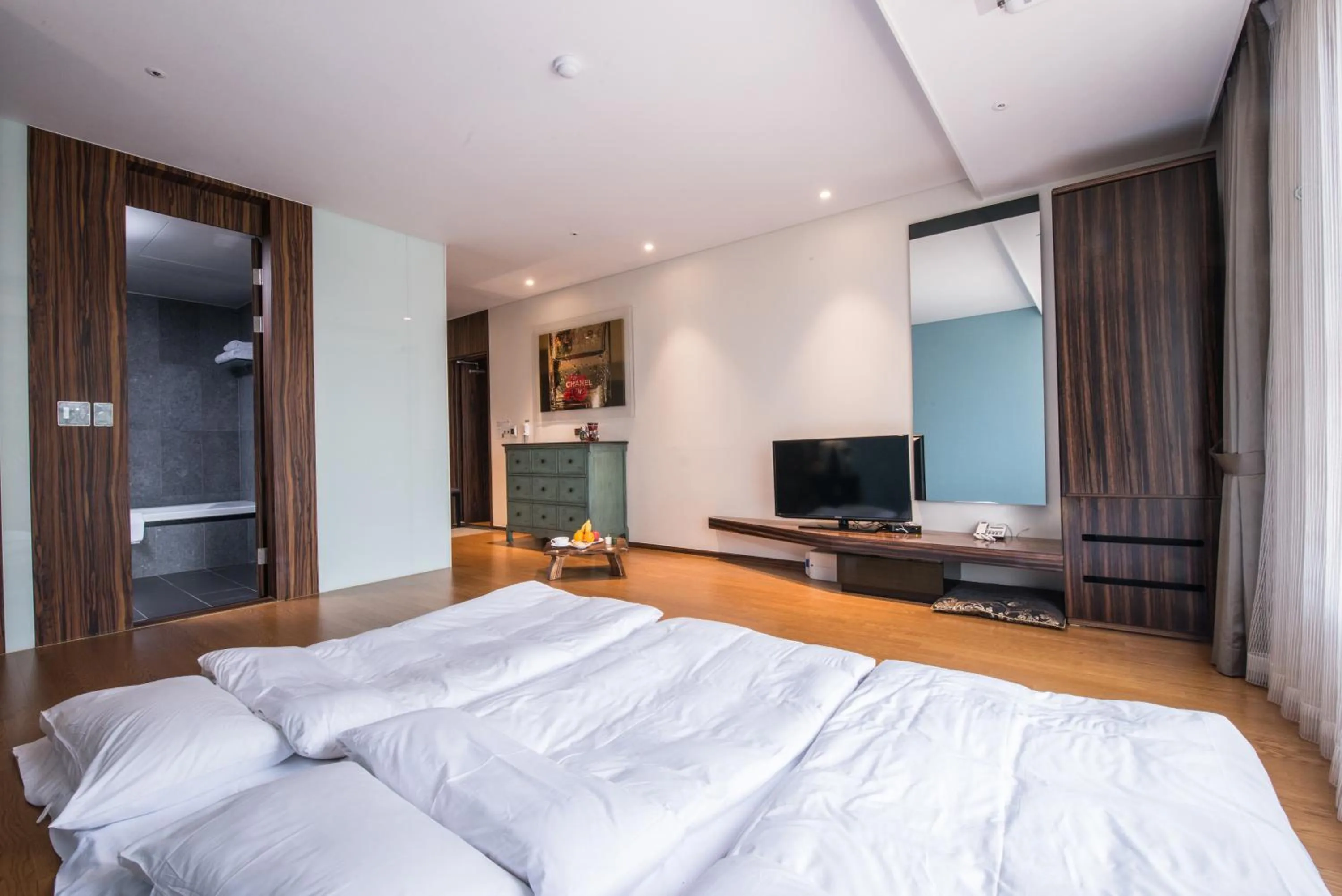 Area and facilities, Bed in Hotel Leo