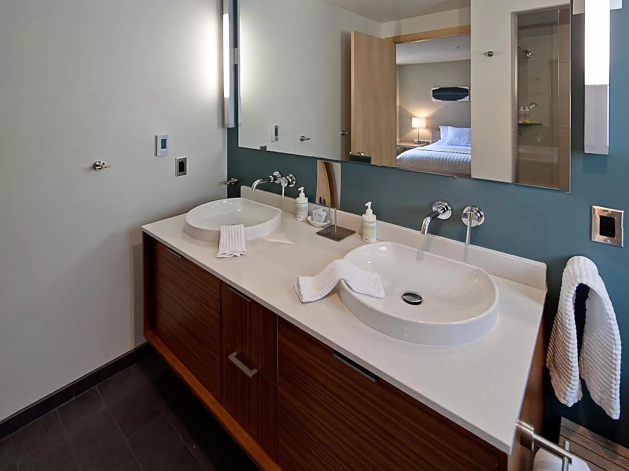 Toilet in Island Inn at 123 West