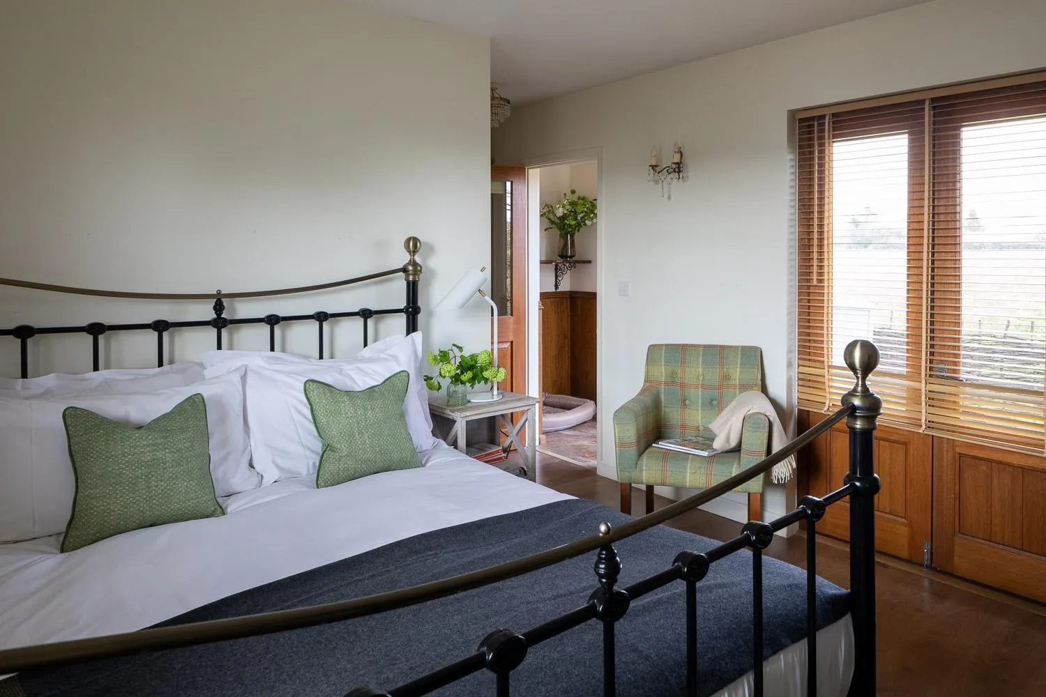 Superior Chalet in The Holcombe