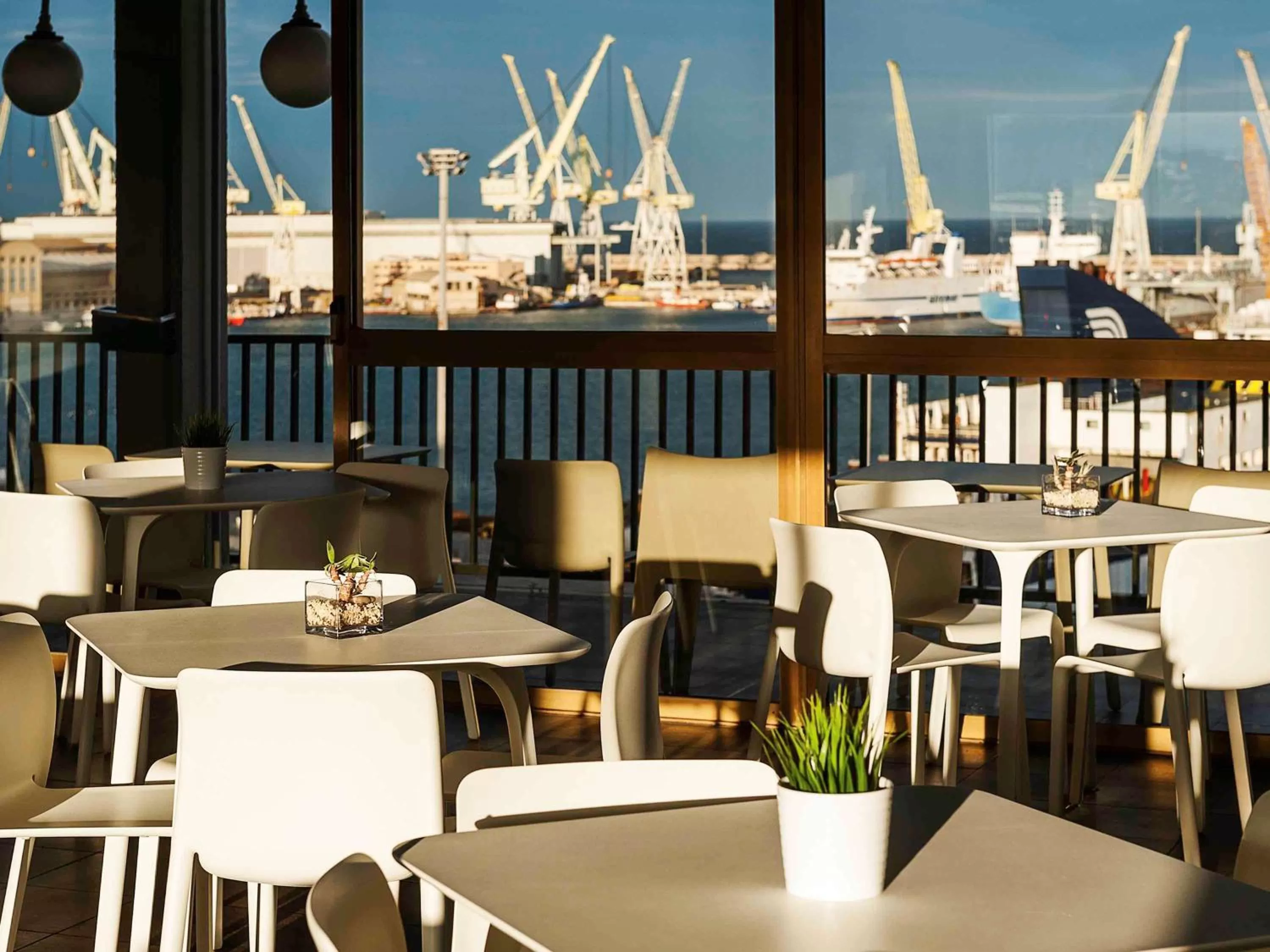 Restaurant/places to eat in President Hotel Palermo