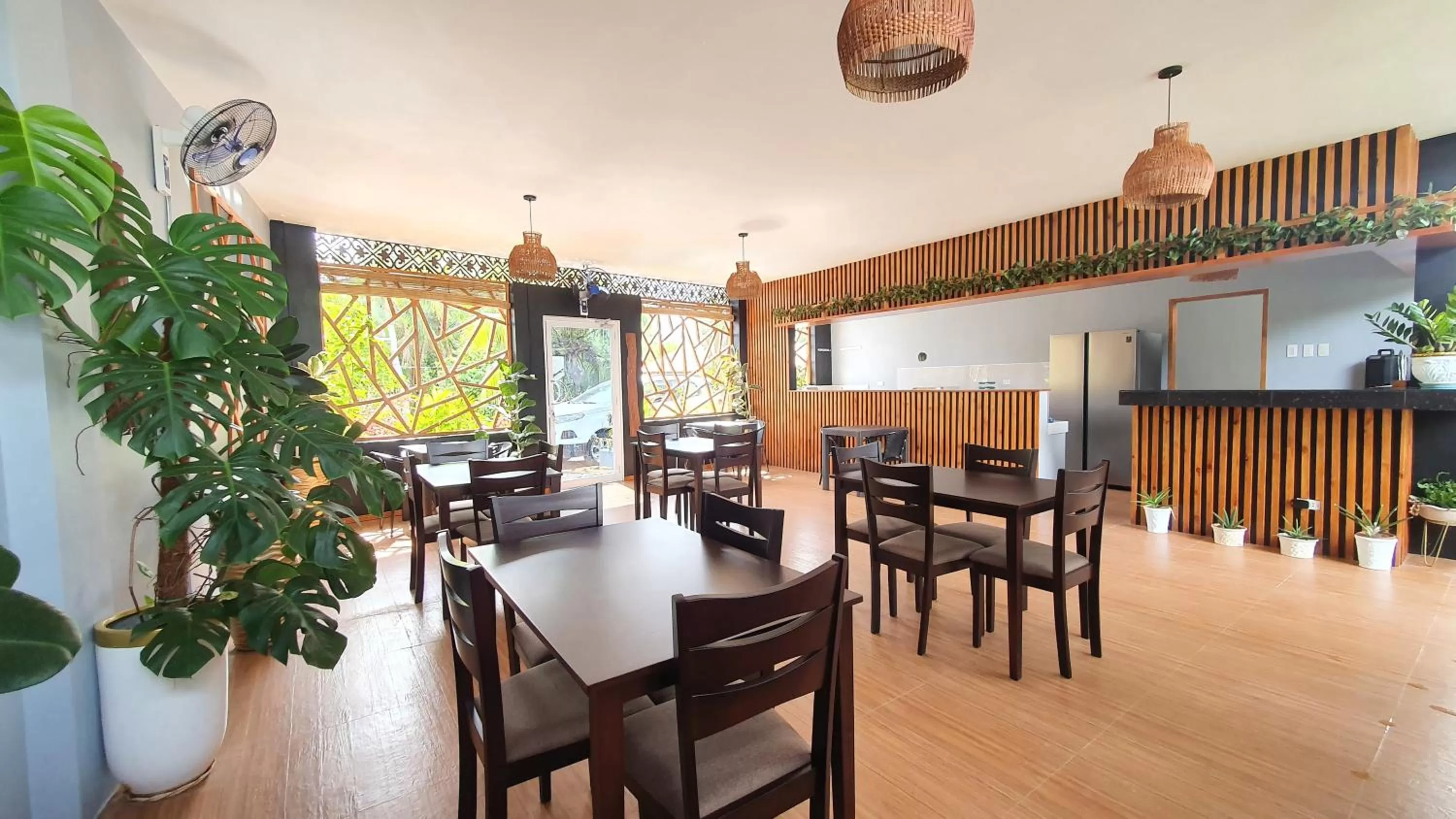 Restaurant/places to eat in Sapphire Boutique Resort