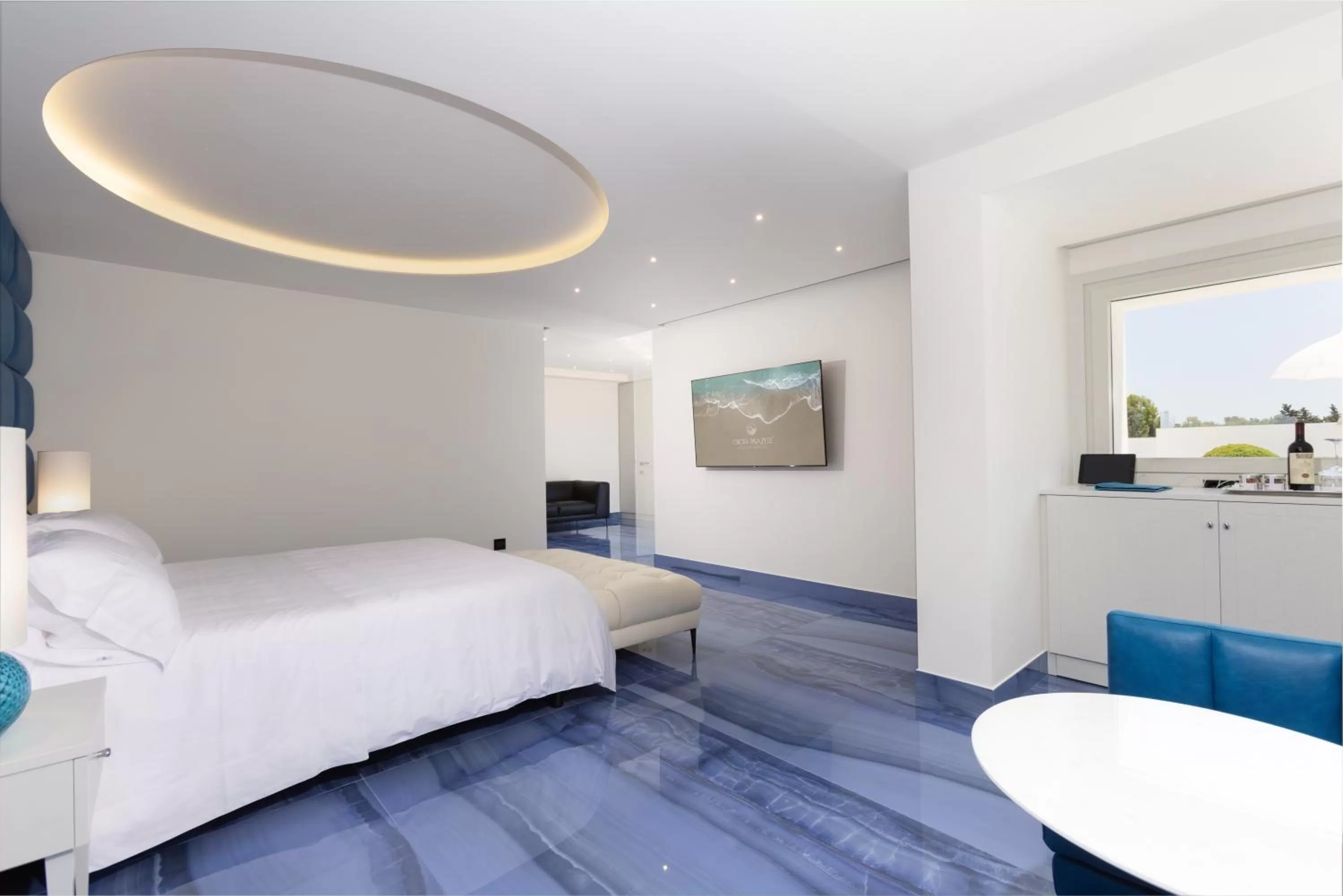 Balcony/Terrace, Bed in Grotta Palazzese Beach Hotel