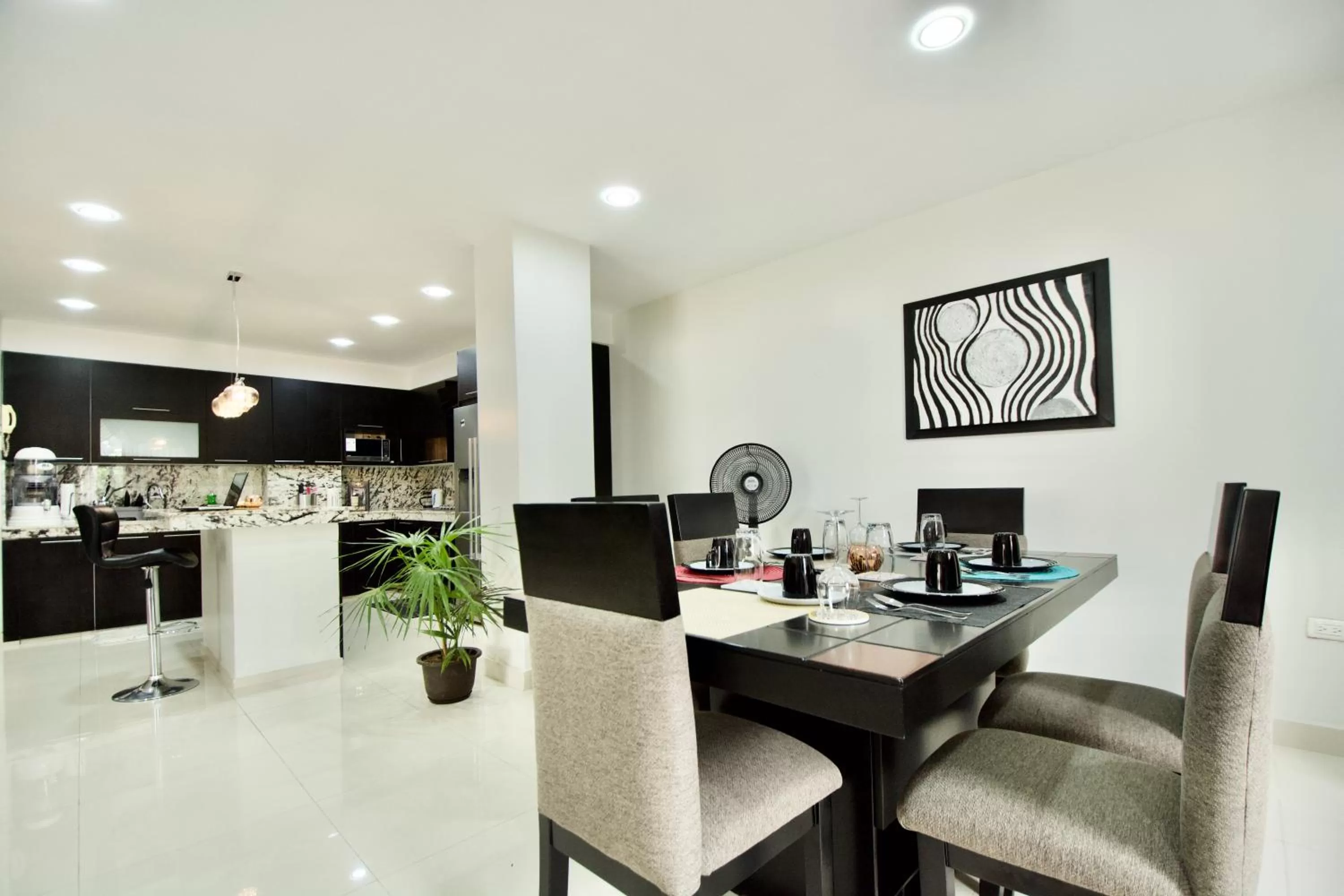Dining area, Restaurant/Places to Eat in Pepe's House Guayaquil I Self Check-In MicroHotel