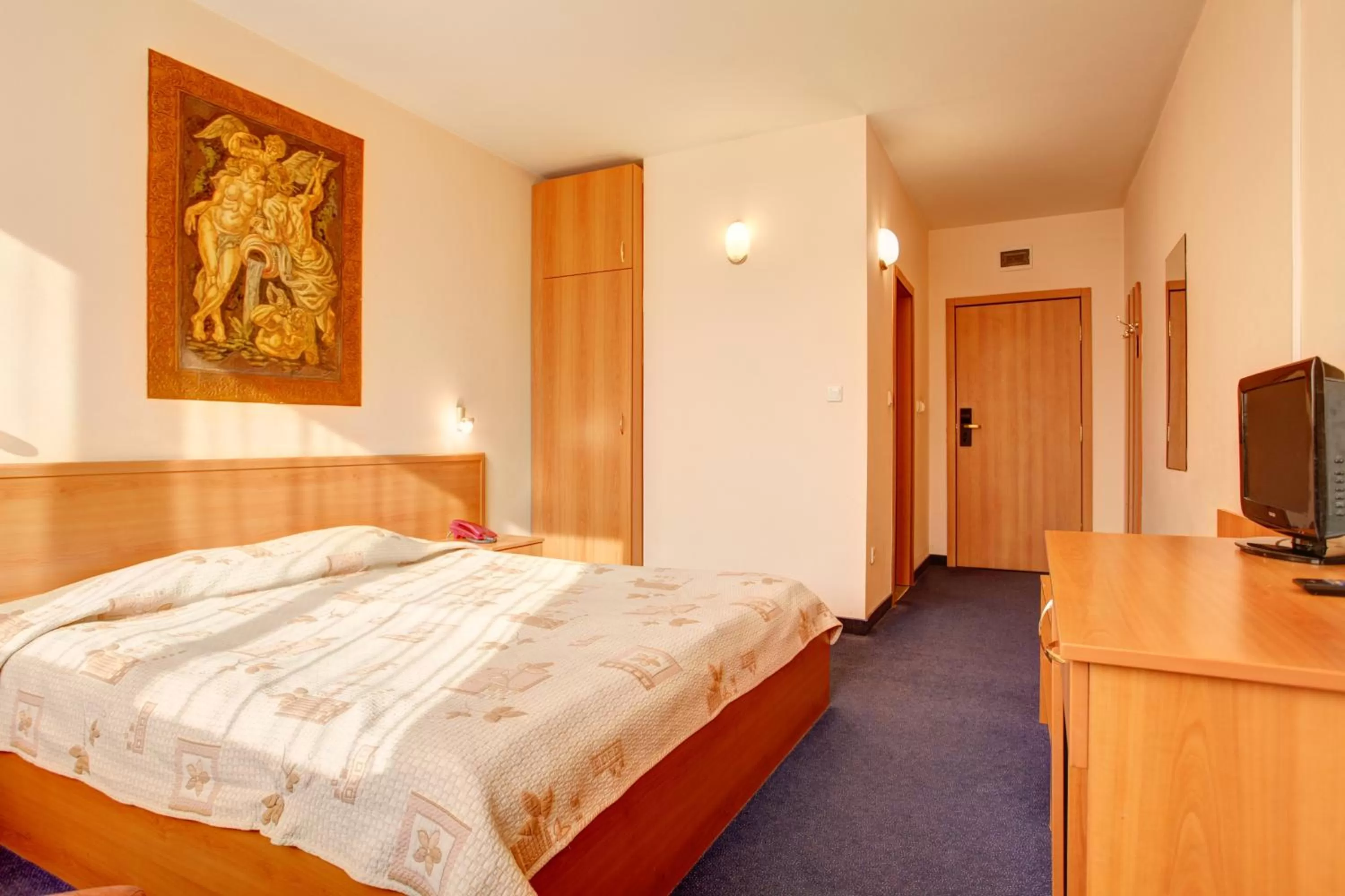 Bed in Central Plaza Hotel