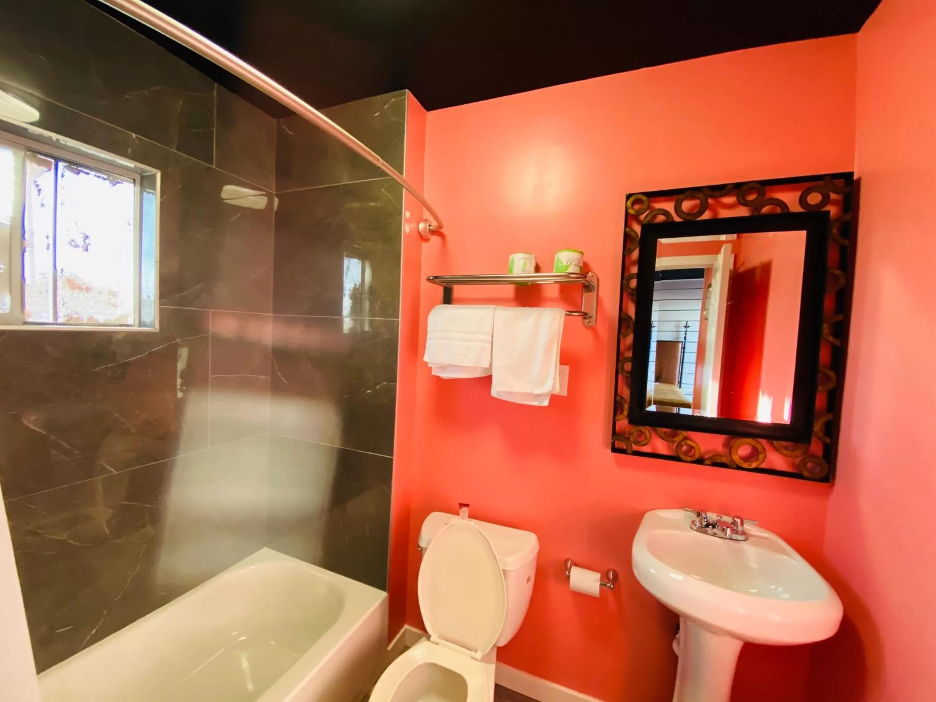 Bathroom in Casa Valentine Inn - Los Angeles
