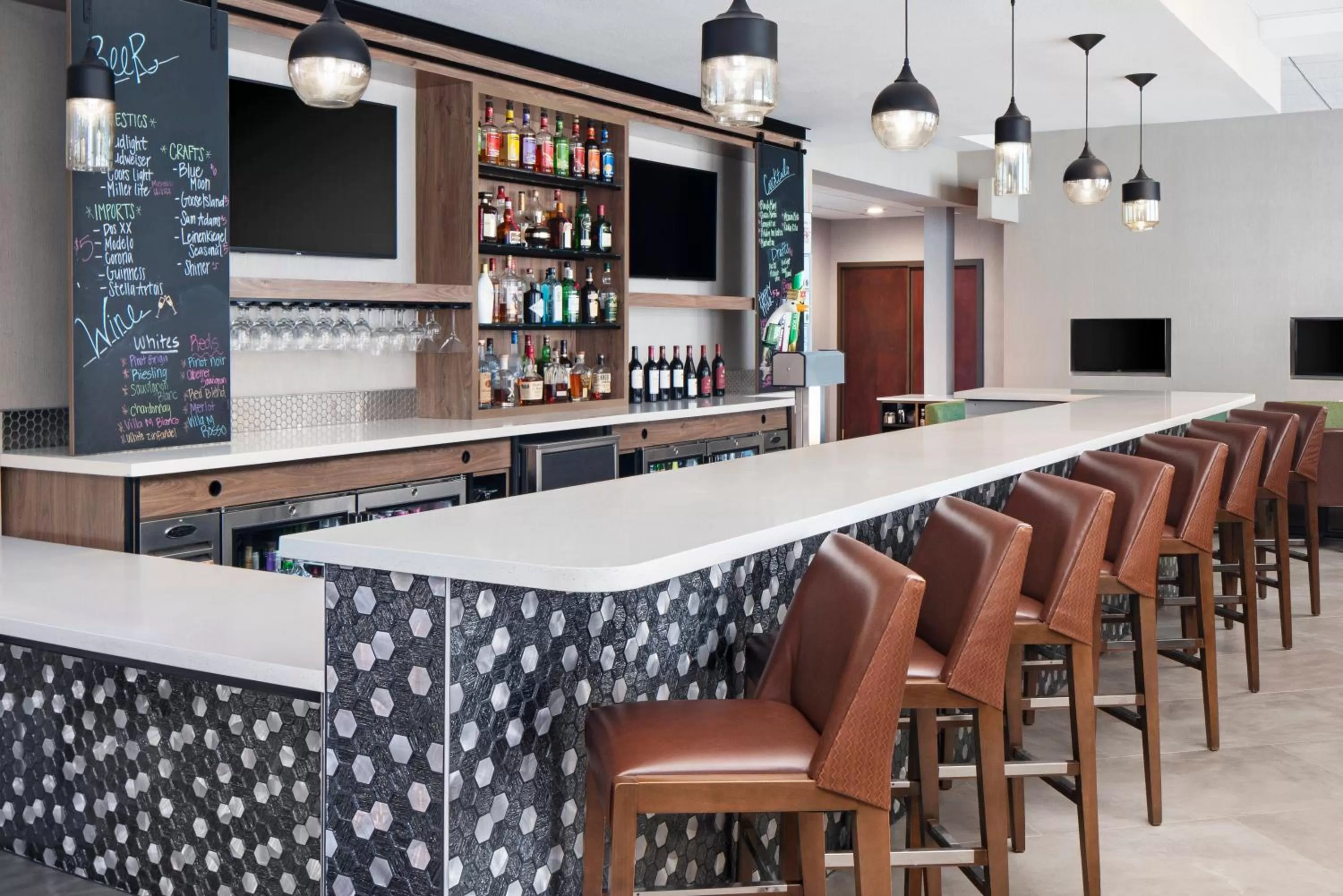 Lounge or bar in Holiday Inn Odessa by IHG
