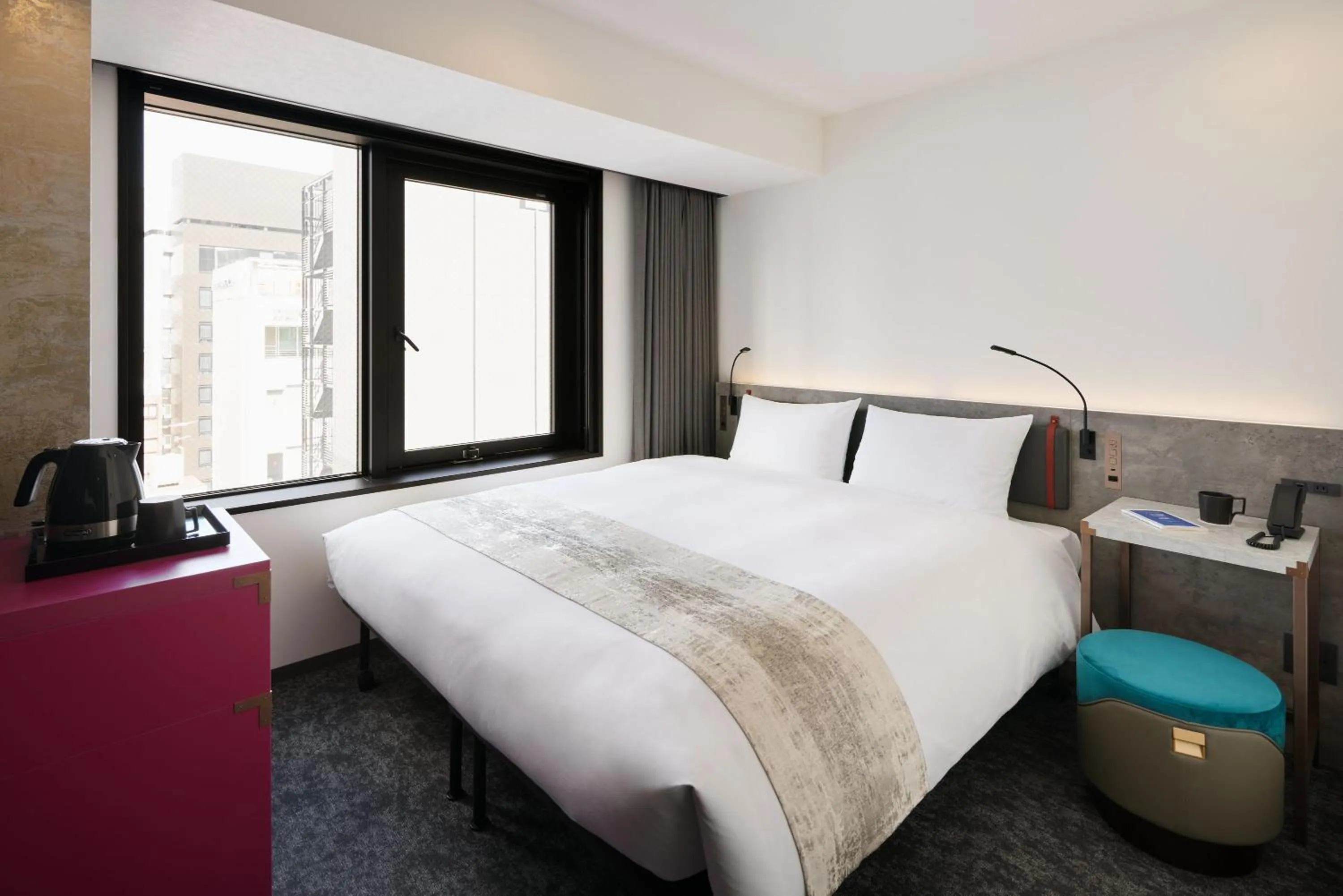 Photo of the whole room, Bed in the b ginza