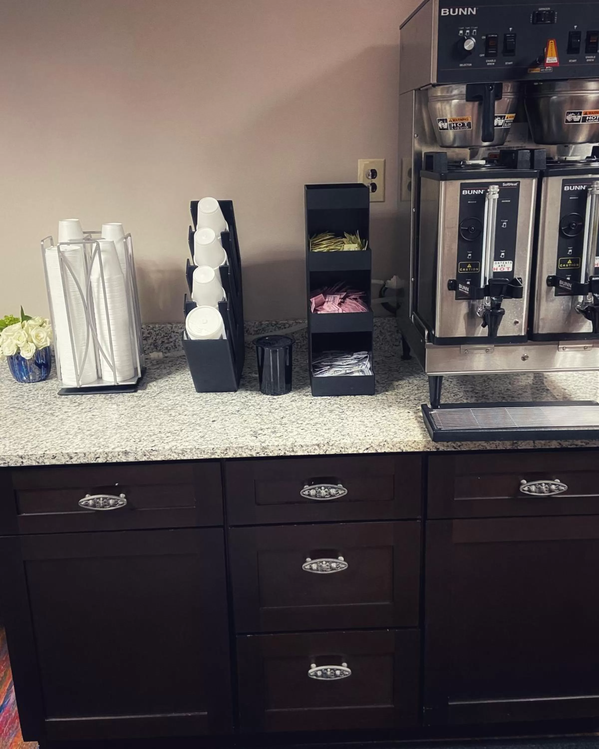 Coffee/tea facilities in Bay Lodging Resort