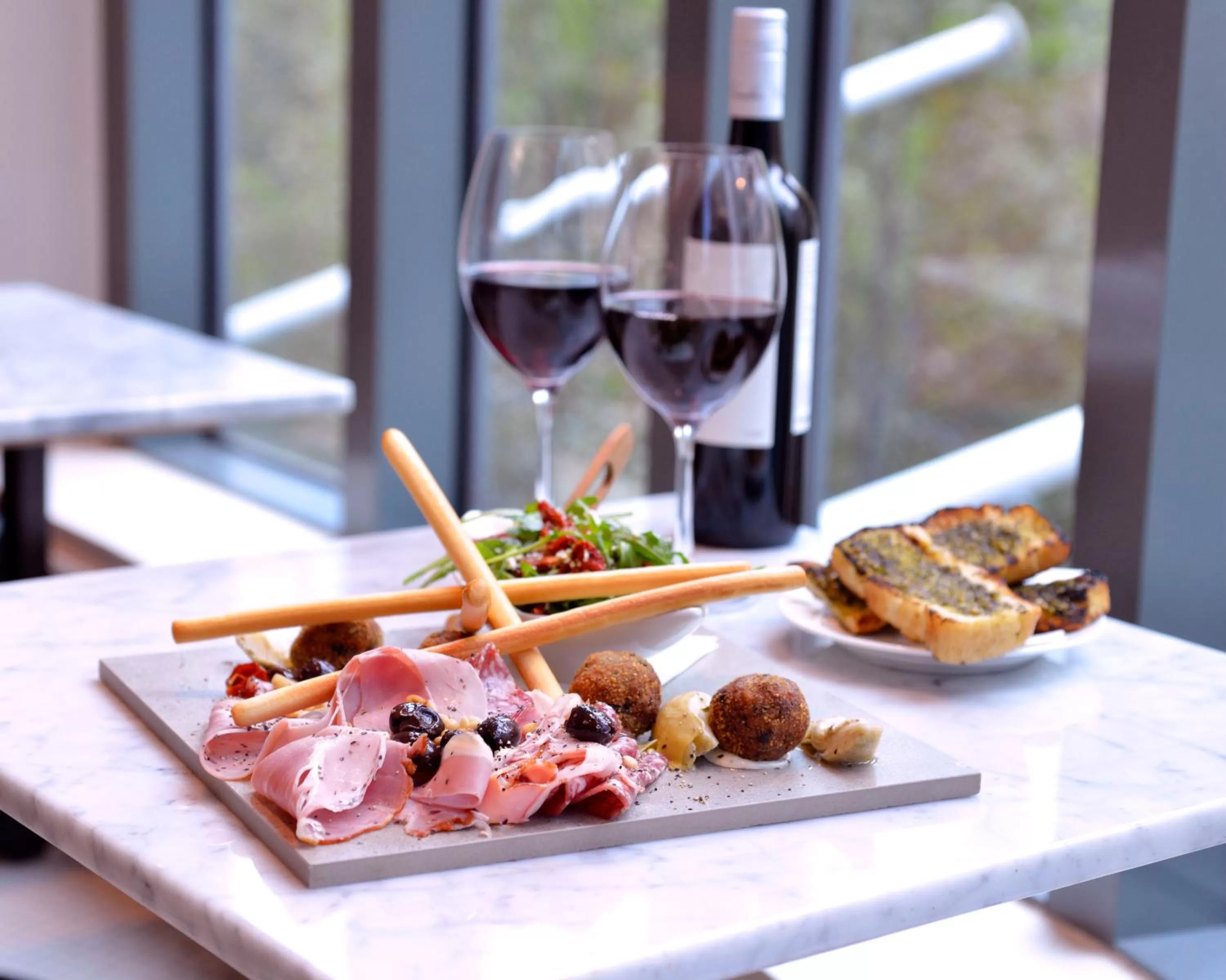 Restaurant/places to eat in Novotel Melbourne On Collins