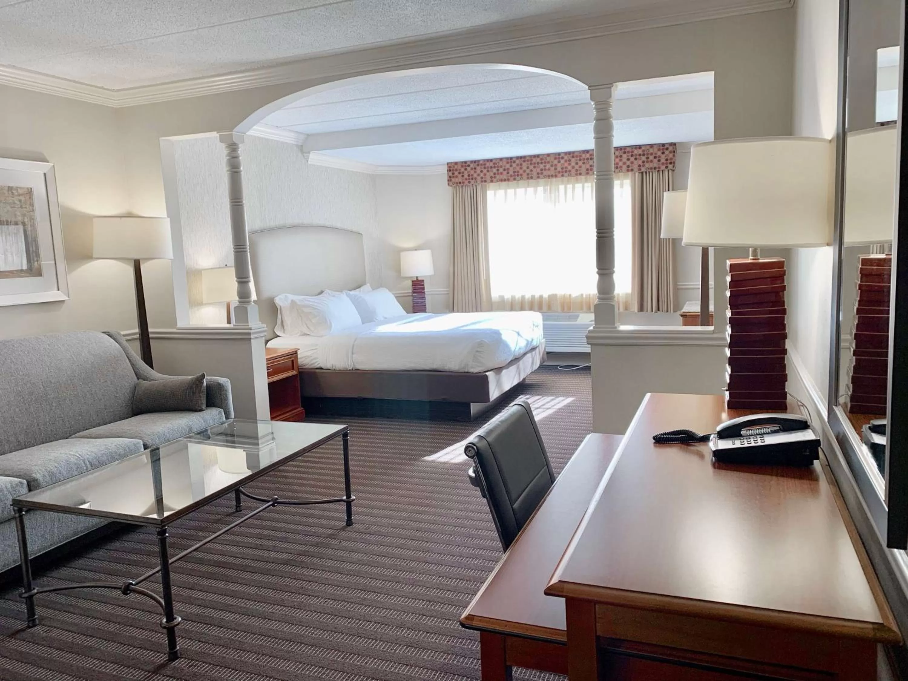 King Suite - Disability Access in Best Western Springfield Hotel