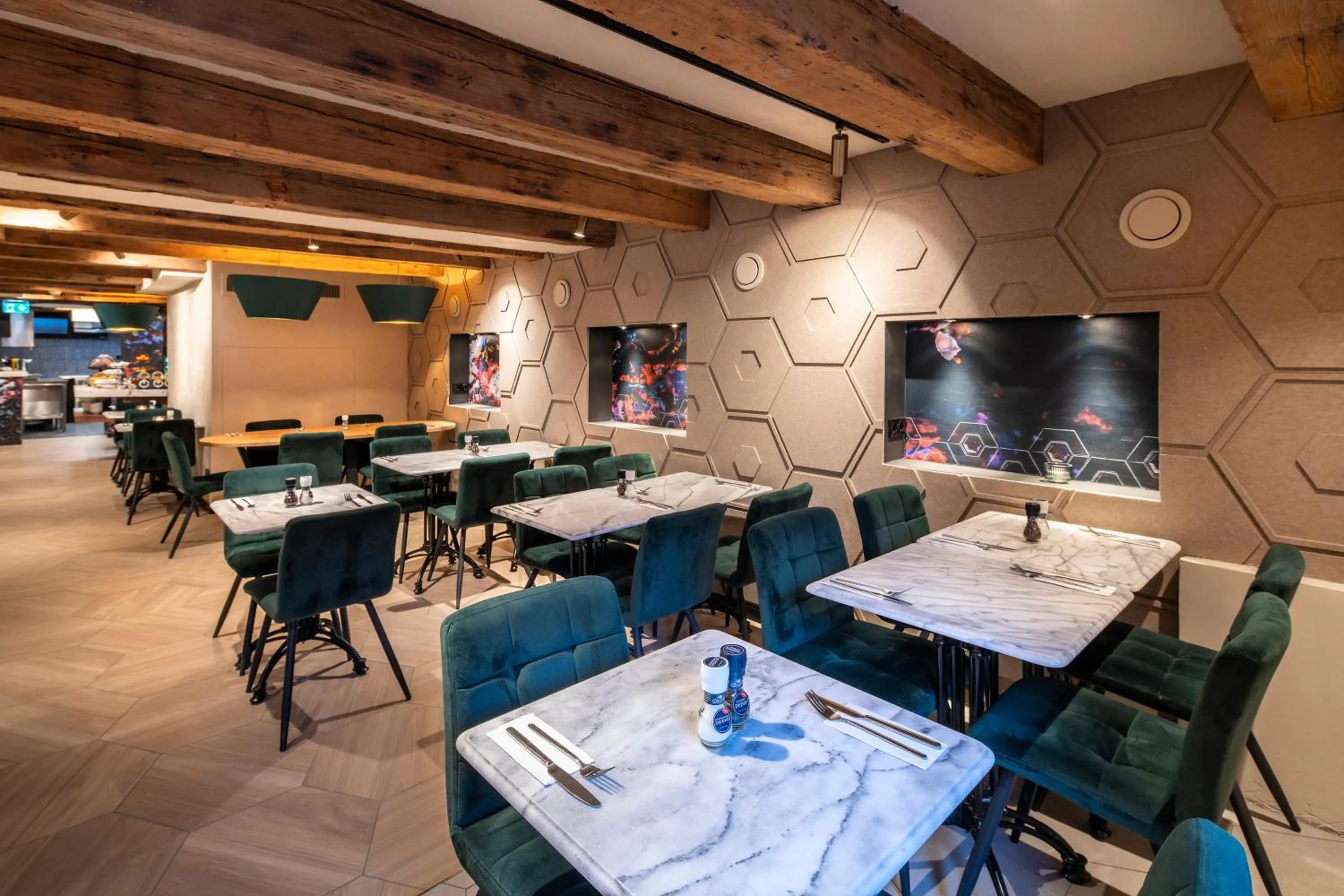 Restaurant/Places to Eat in Rokin Hotel