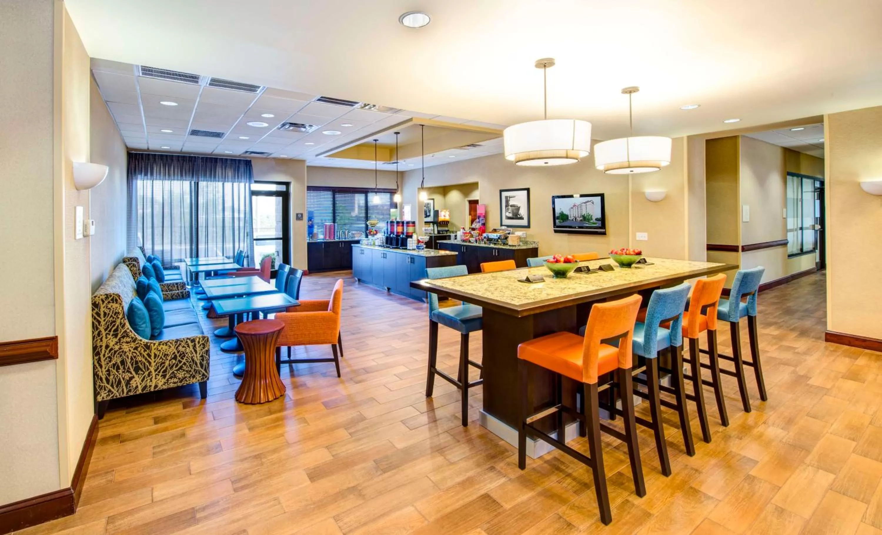 Dining area in Hampton Inn & Suites Atlanta-Galleria