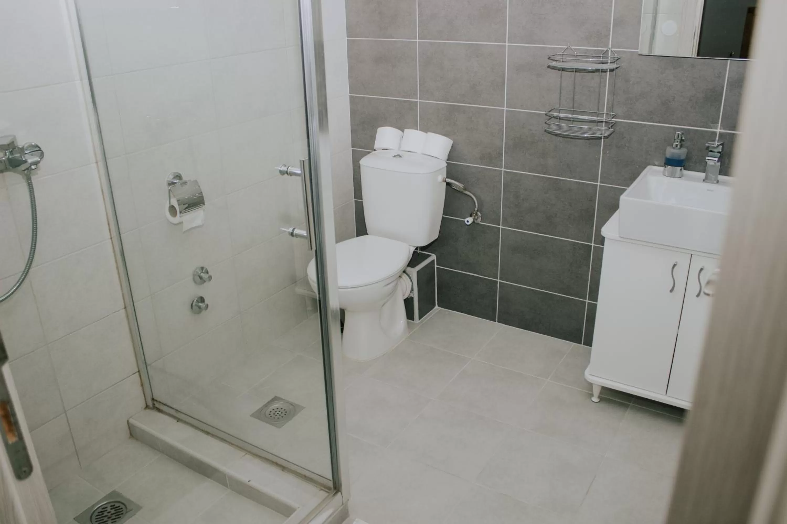 Shower, Bathroom in Hotel Serdar