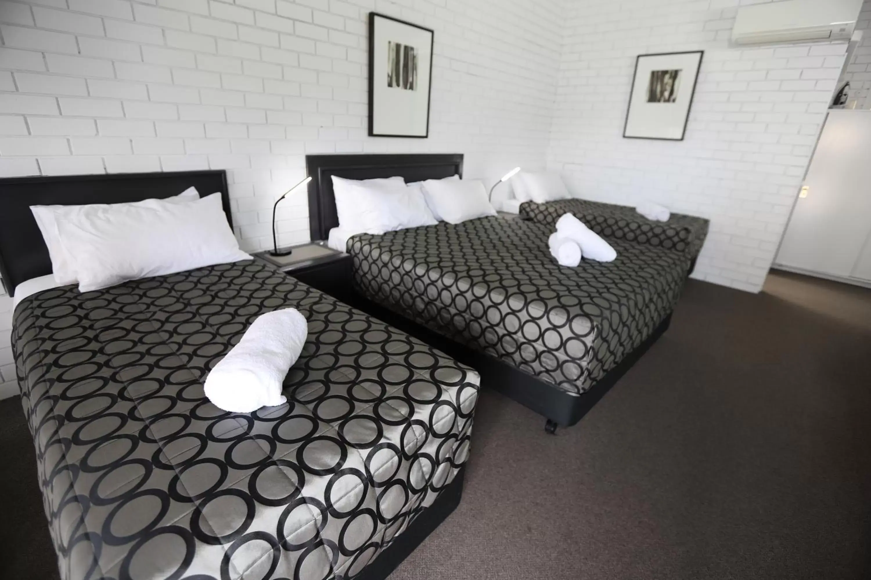 Family Room in The Town House Motor Inn Family Room in The Town House Motor Inn